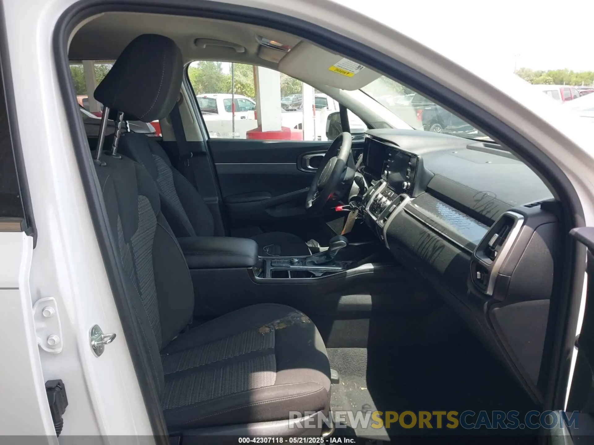 5 fotografías del automóvil dañado 5XYRG4LC3PG252250 KIA SORENTO 2023