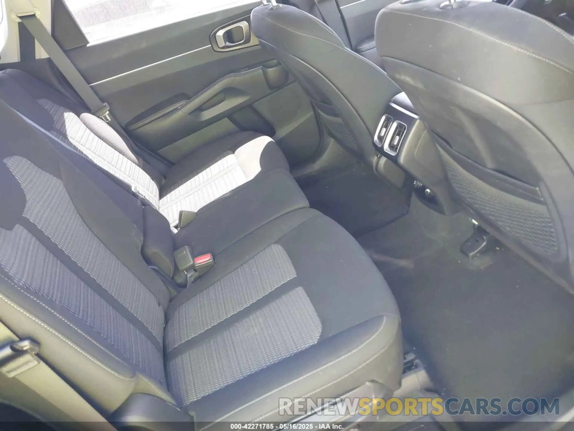 8 fotografías del automóvil dañado 5XYRG4LC5PG245624 KIA SORENTO 2023
