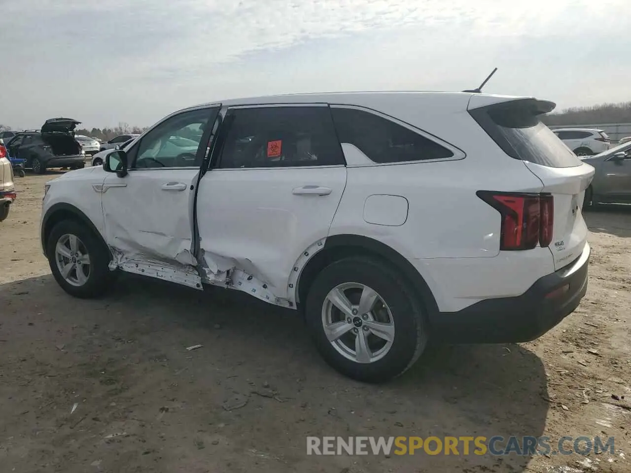 2 fotografías del automóvil dañado 5XYRG4LC8PG171664 KIA SORENTO 2023