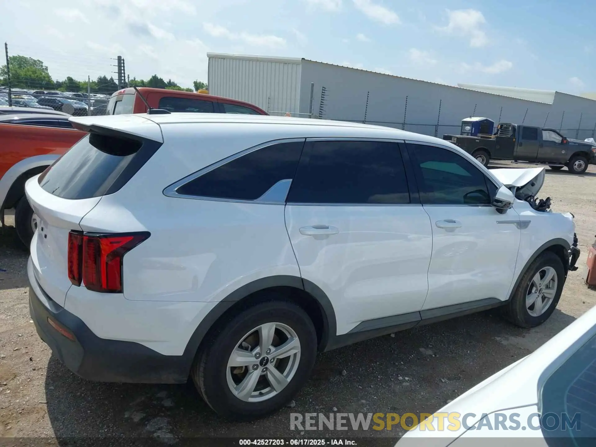 14 fotografías del automóvil dañado 5XYRG4LC8PG192496 KIA SORENTO 2023