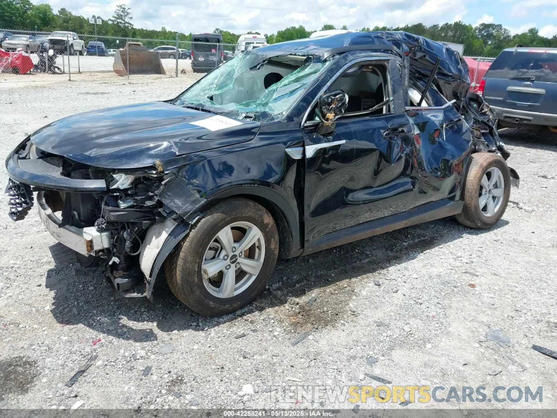 2 fotografías del automóvil dañado 5XYRG4LC8PG240742 KIA SORENTO 2023