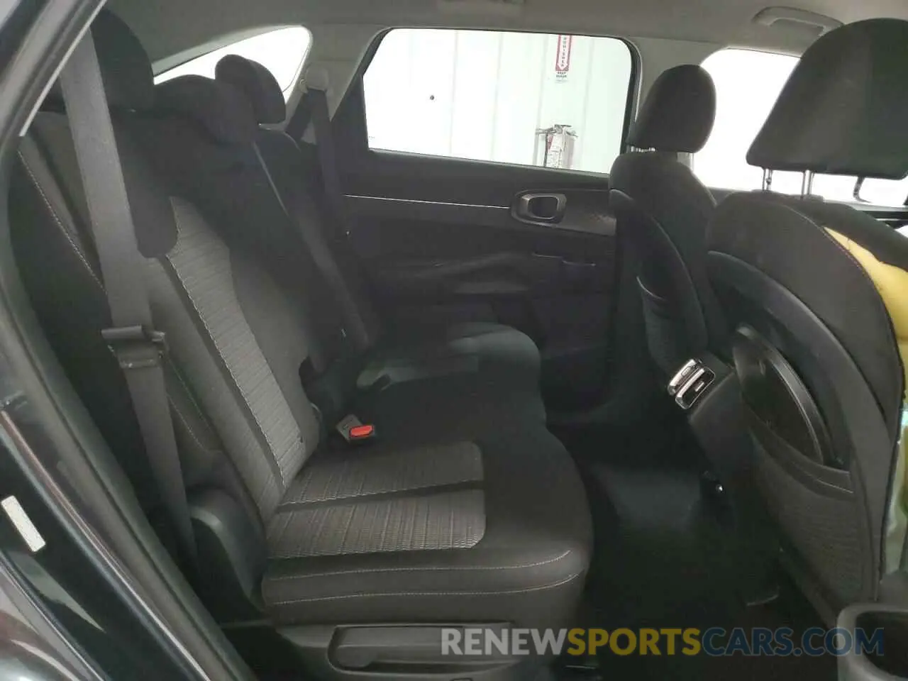 11 fotografías del automóvil dañado 5XYRG4LC8PG251014 KIA SORENTO 2023