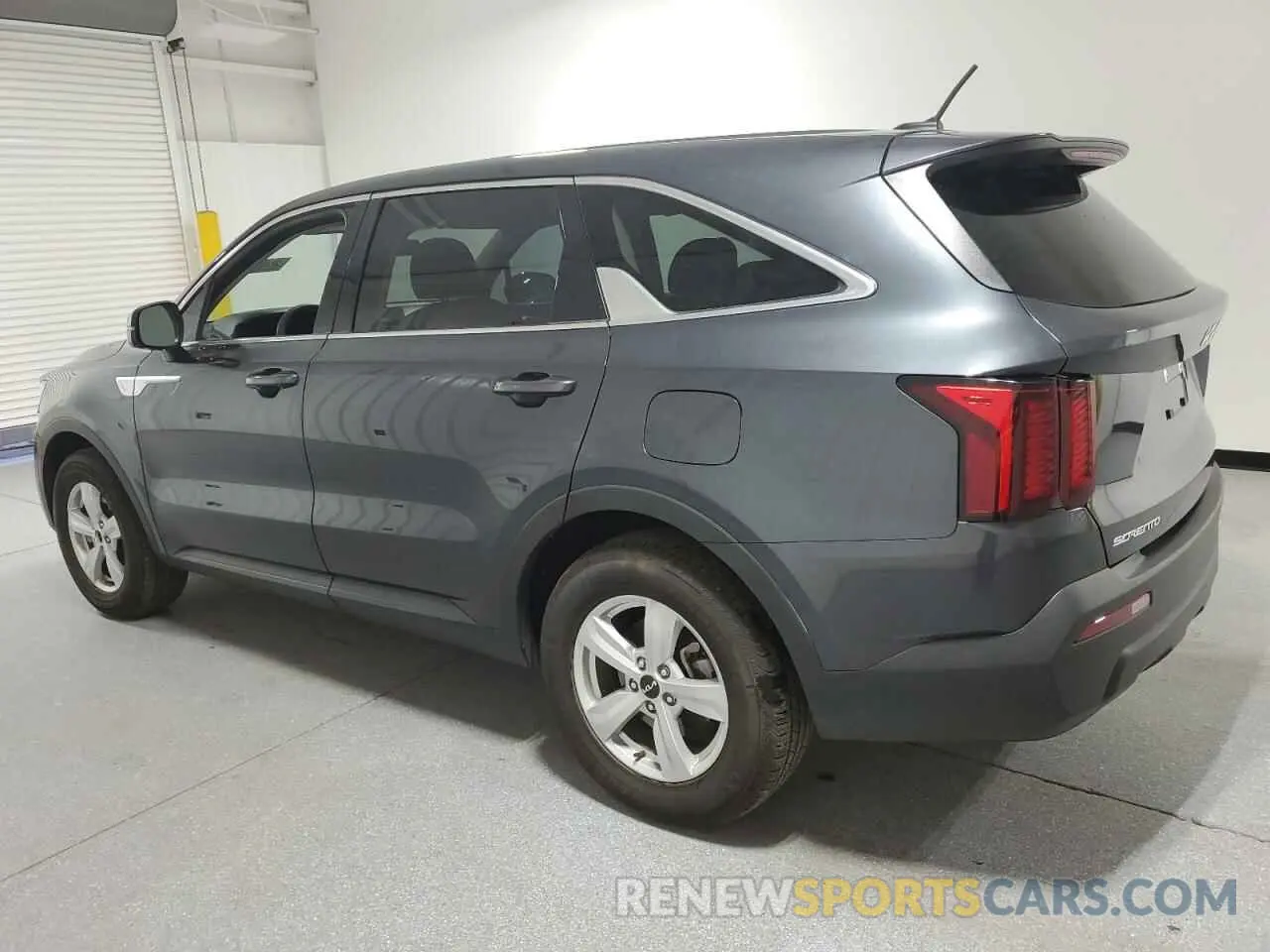 2 fotografías del automóvil dañado 5XYRG4LC8PG251014 KIA SORENTO 2023