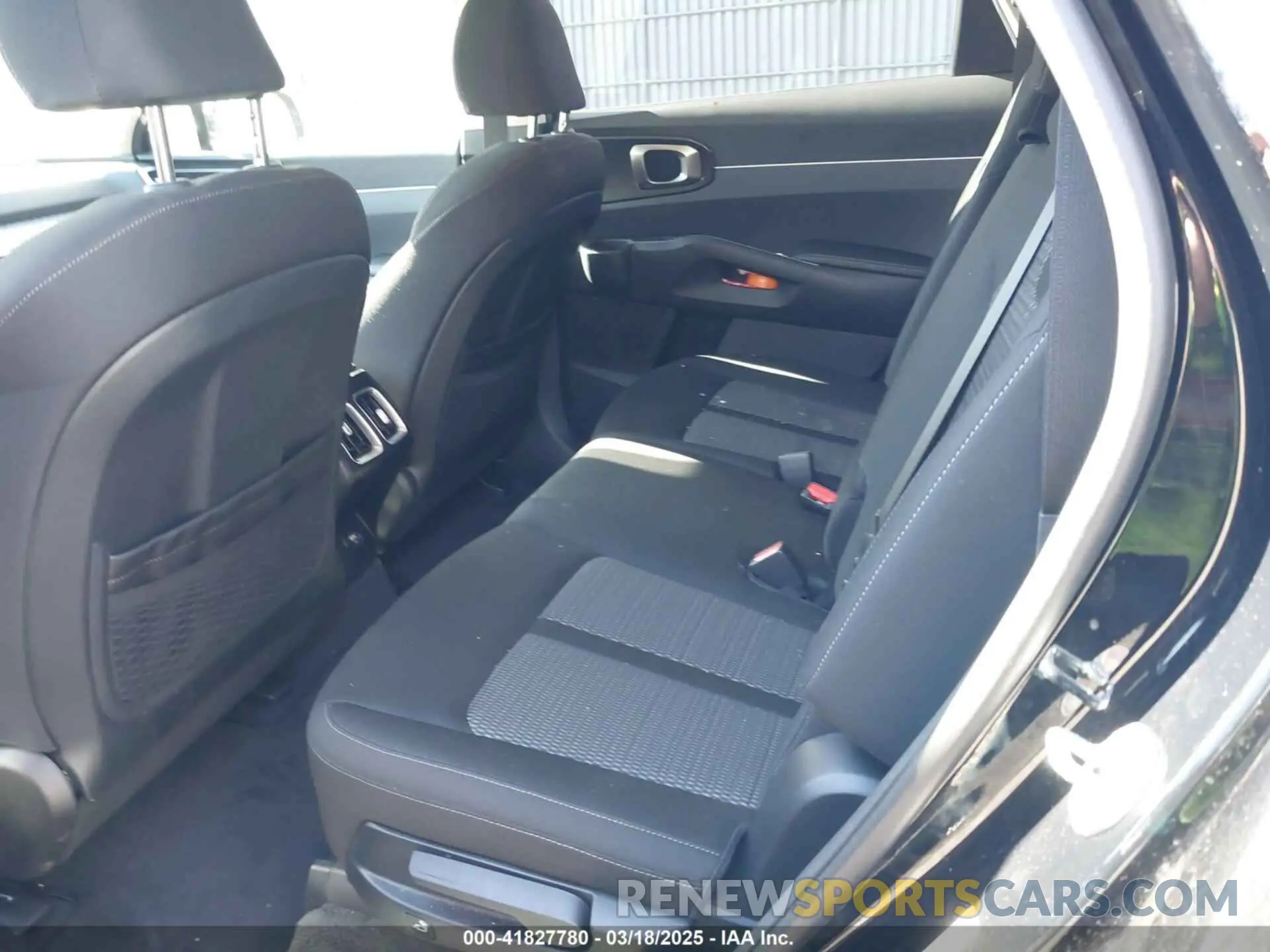 8 fotografías del automóvil dañado 5XYRG4LCXPG249670 KIA SORENTO 2023