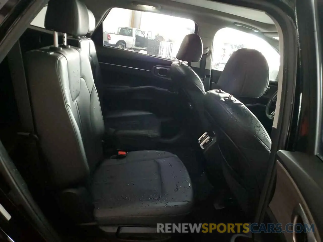 11 fotografías del automóvil dañado 5XYRHDLF1PG198406 KIA SORENTO 2023