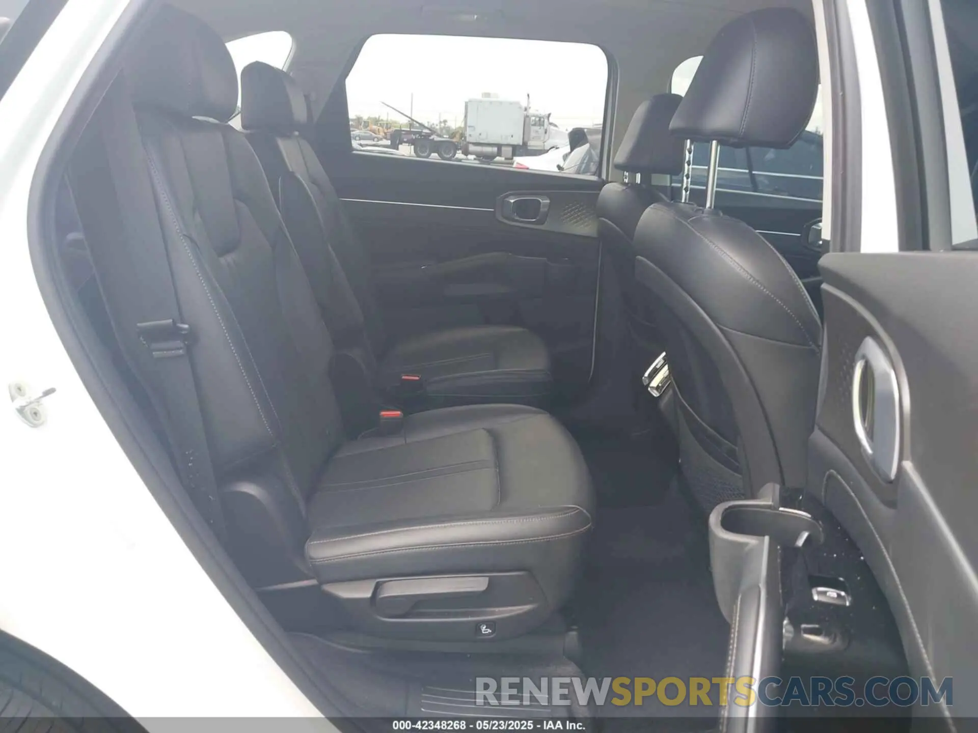 8 fotografías del automóvil dañado 5XYRK4LF4PG163487 KIA SORENTO 2023