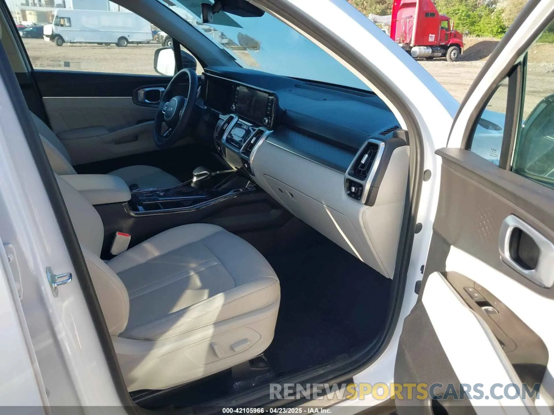 5 fotografías del automóvil dañado 5XYRKDLF1PG202133 KIA SORENTO 2023