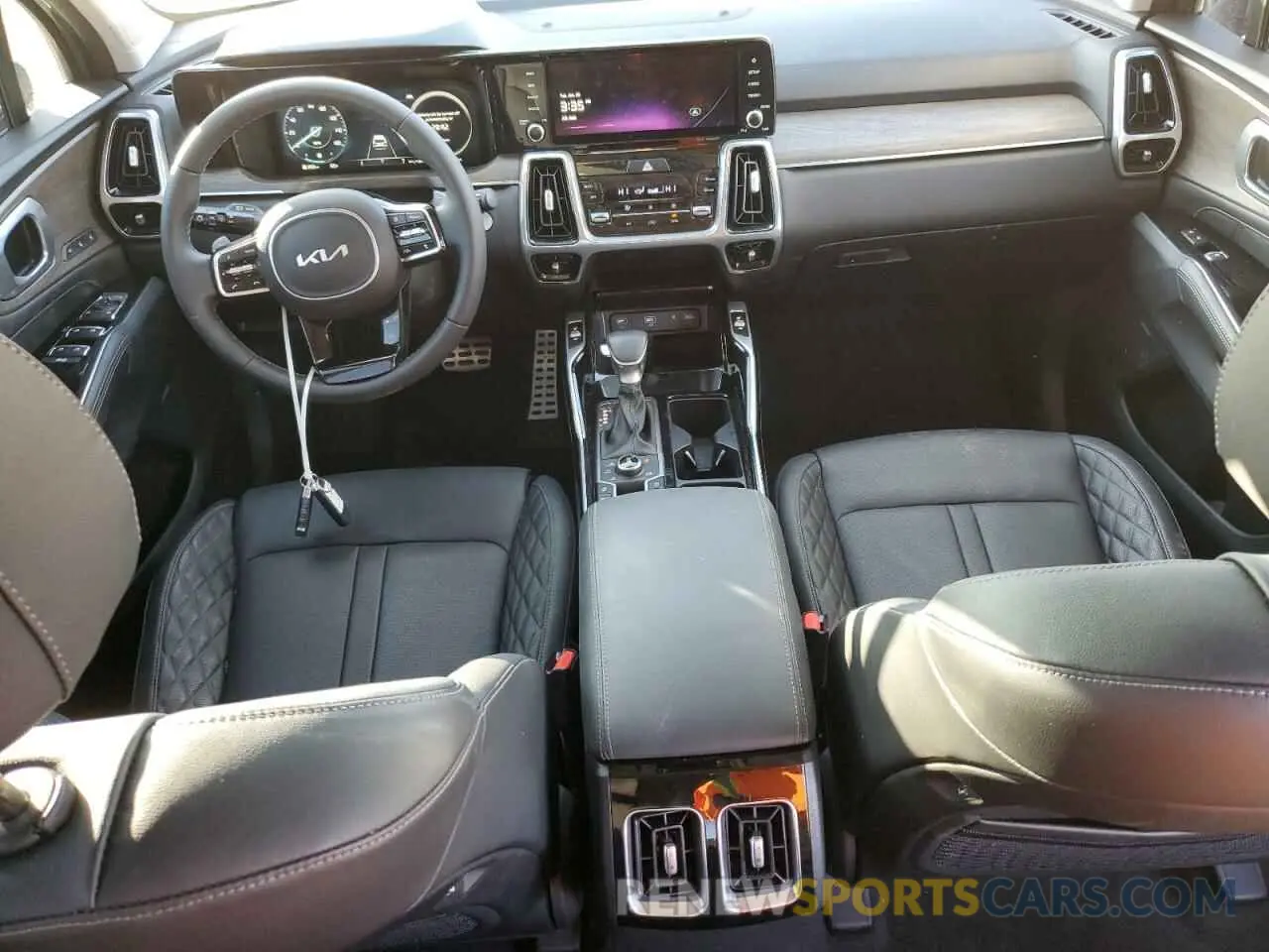 8 fotografías del automóvil dañado 5XYRKDLF3PG229821 KIA SORENTO 2023