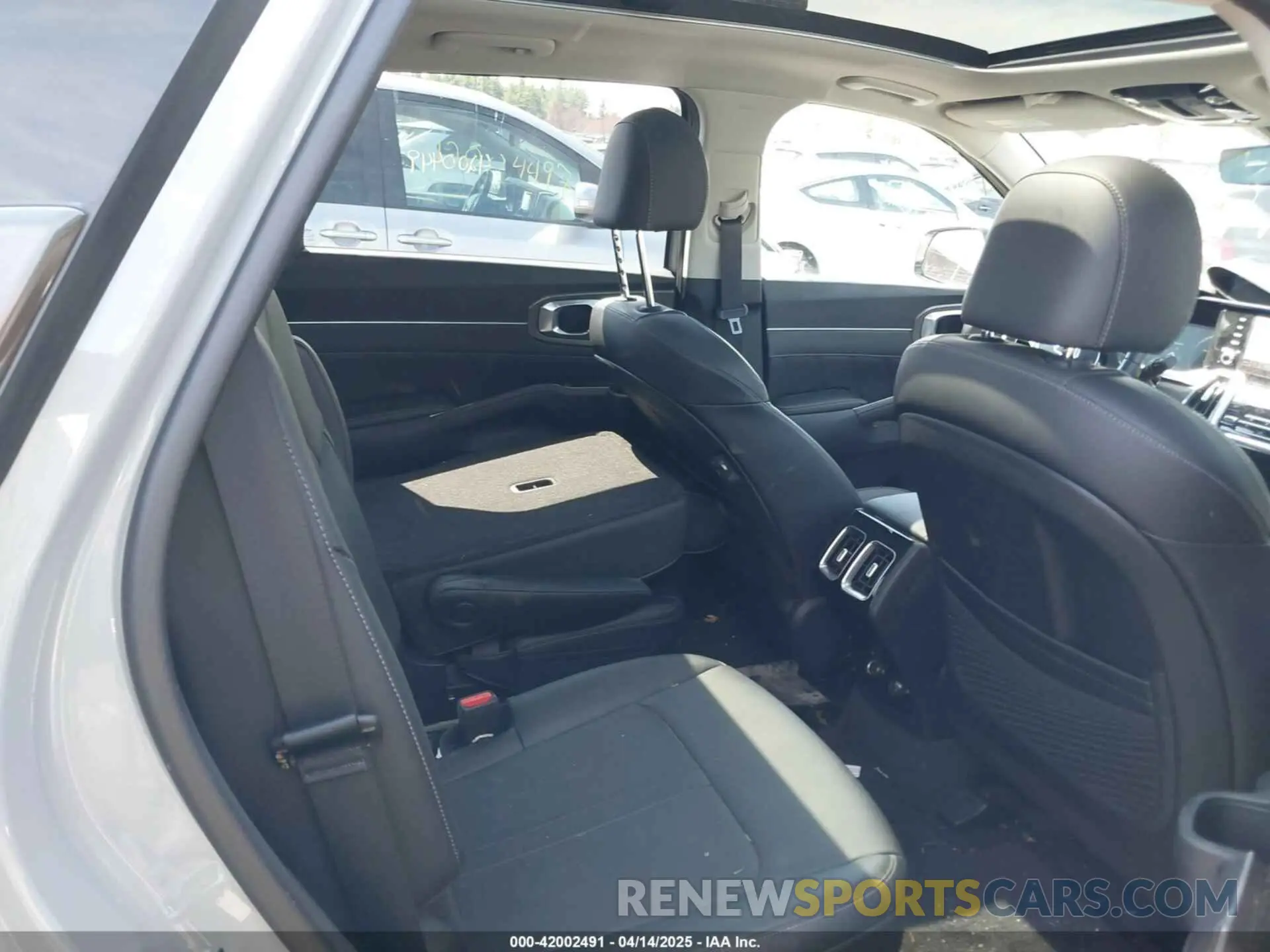 8 fotografías del automóvil dañado 5XYRKDLF7PG244404 KIA SORENTO 2023