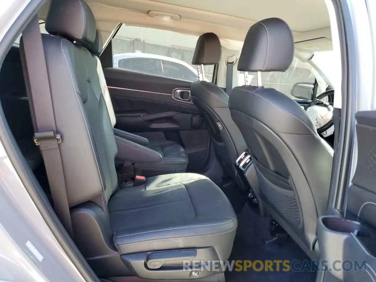 11 fotografías del automóvil dañado 5XYRKDLFXPG172260 KIA SORENTO 2023