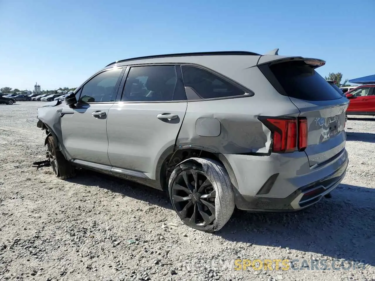 2 fotografías del automóvil dañado 5XYRKDLFXPG172260 KIA SORENTO 2023