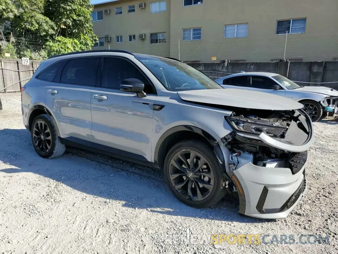 4 fotografías del automóvil dañado 5XYRKDLFXPG172260 KIA SORENTO 2023