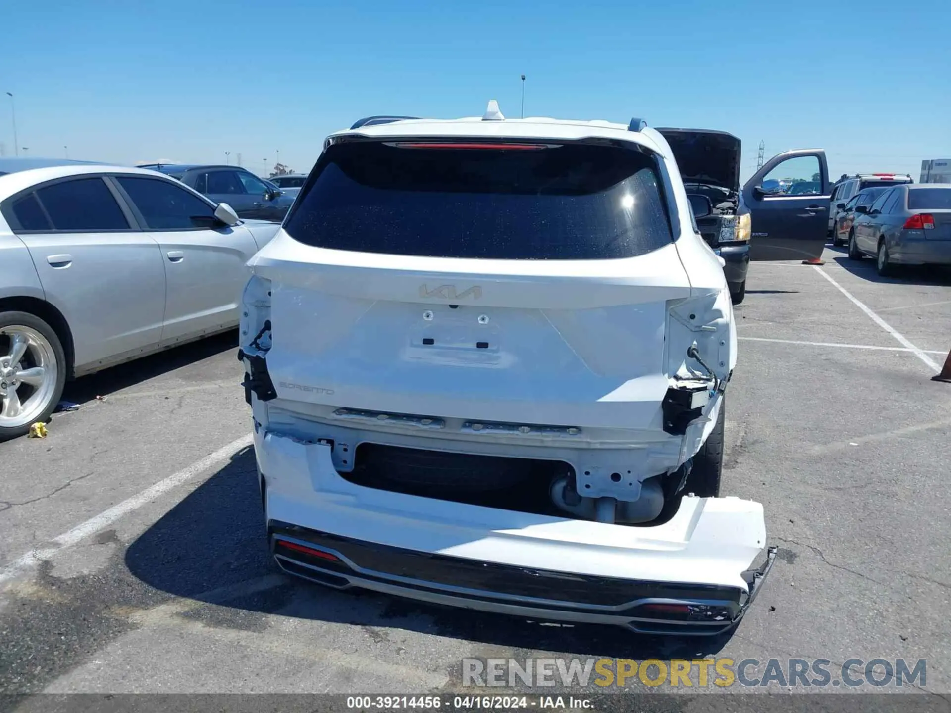 17 fotografías del automóvil dañado 5XYRL4LC0PG192505 KIA SORENTO 2023