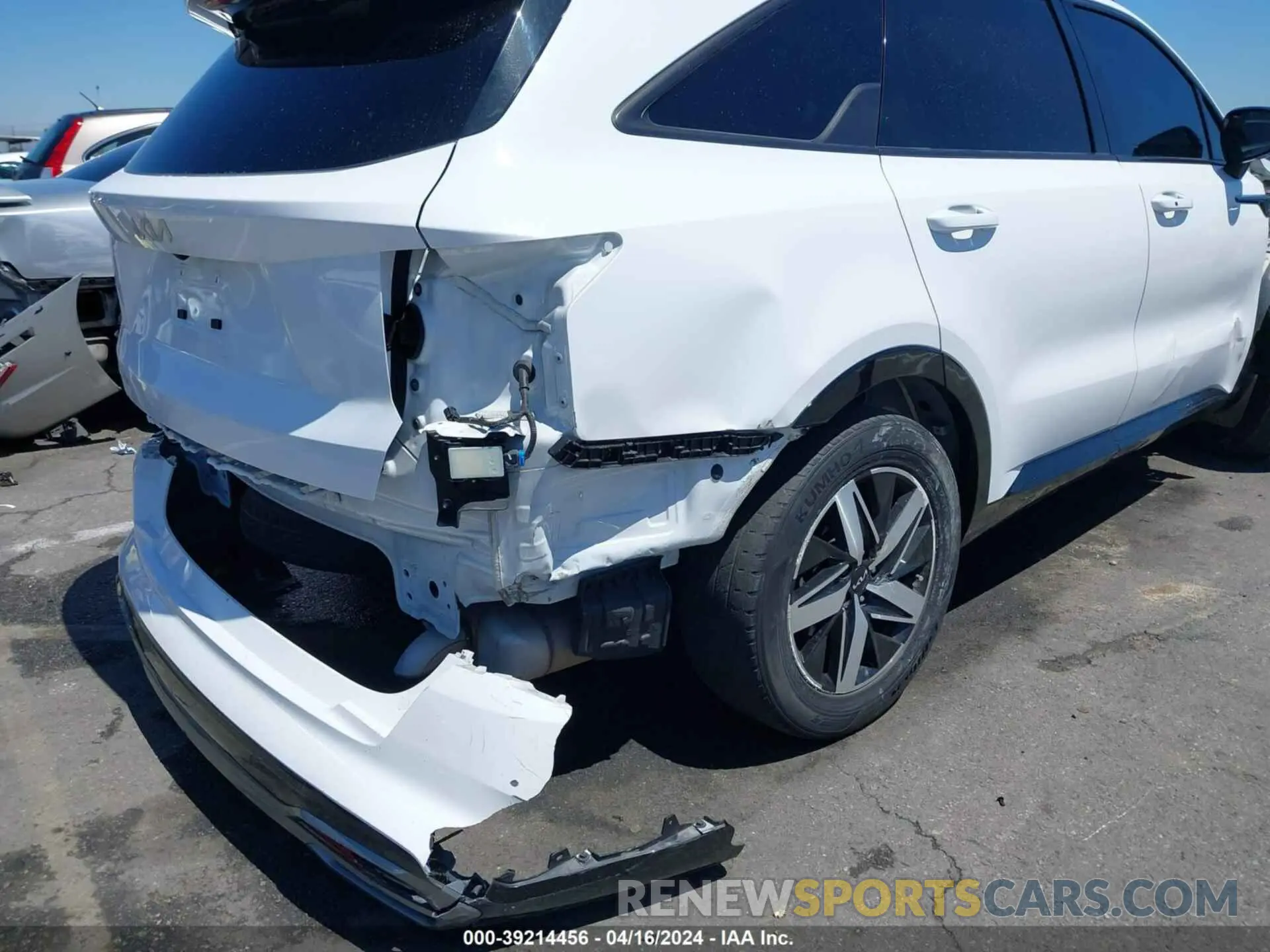 18 fotografías del automóvil dañado 5XYRL4LC0PG192505 KIA SORENTO 2023