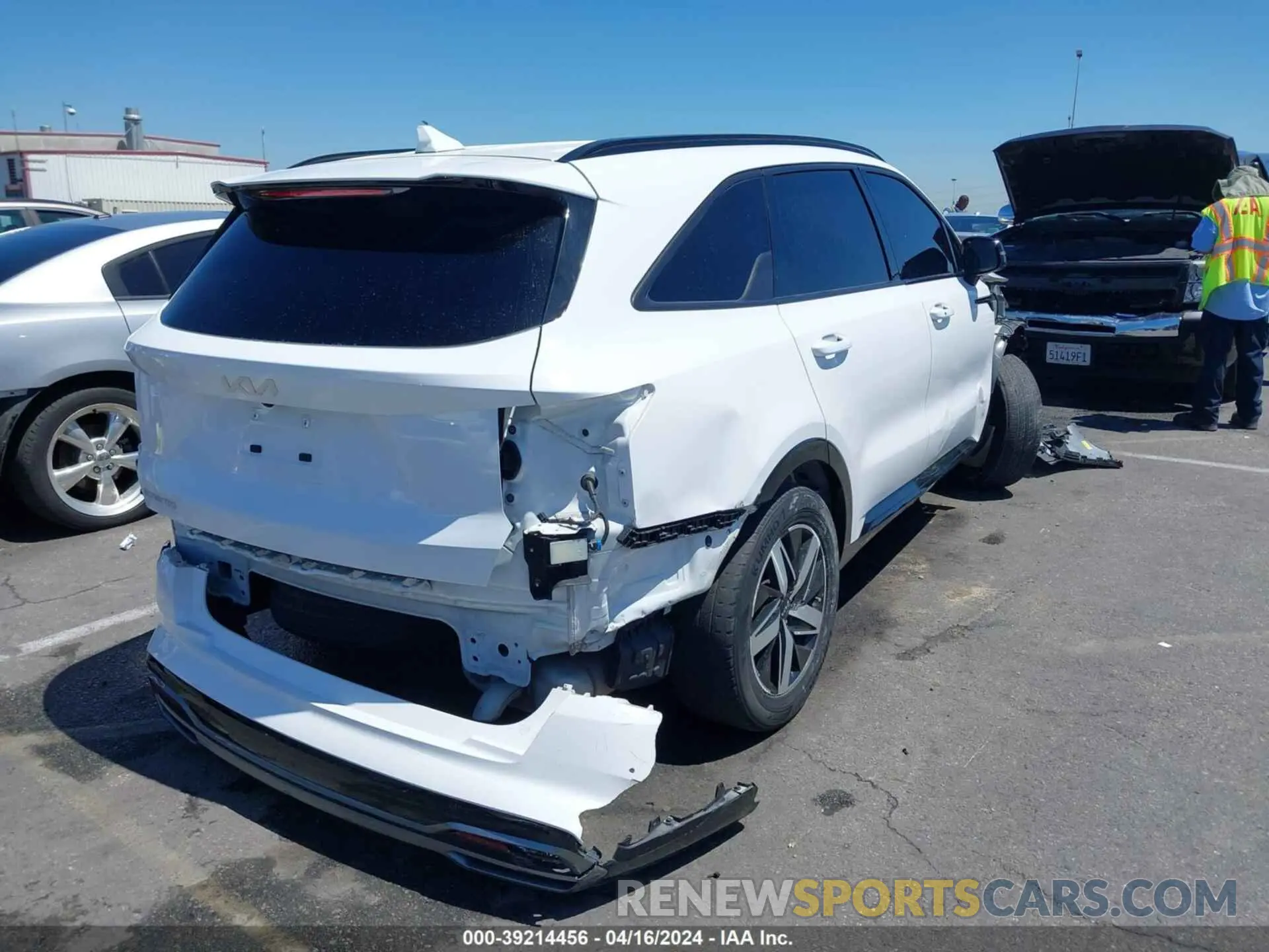 4 fotografías del automóvil dañado 5XYRL4LC0PG192505 KIA SORENTO 2023