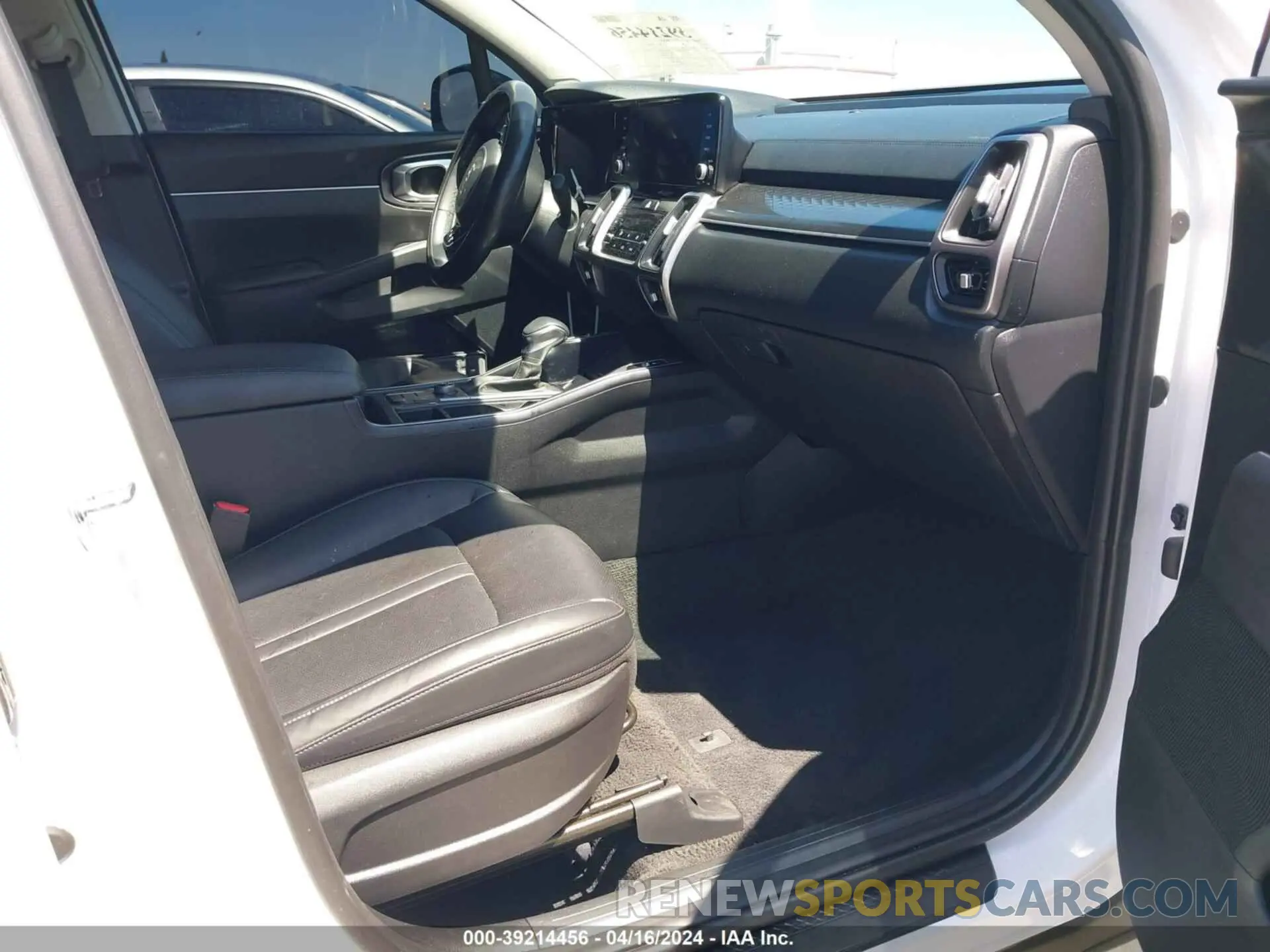 5 fotografías del automóvil dañado 5XYRL4LC0PG192505 KIA SORENTO 2023