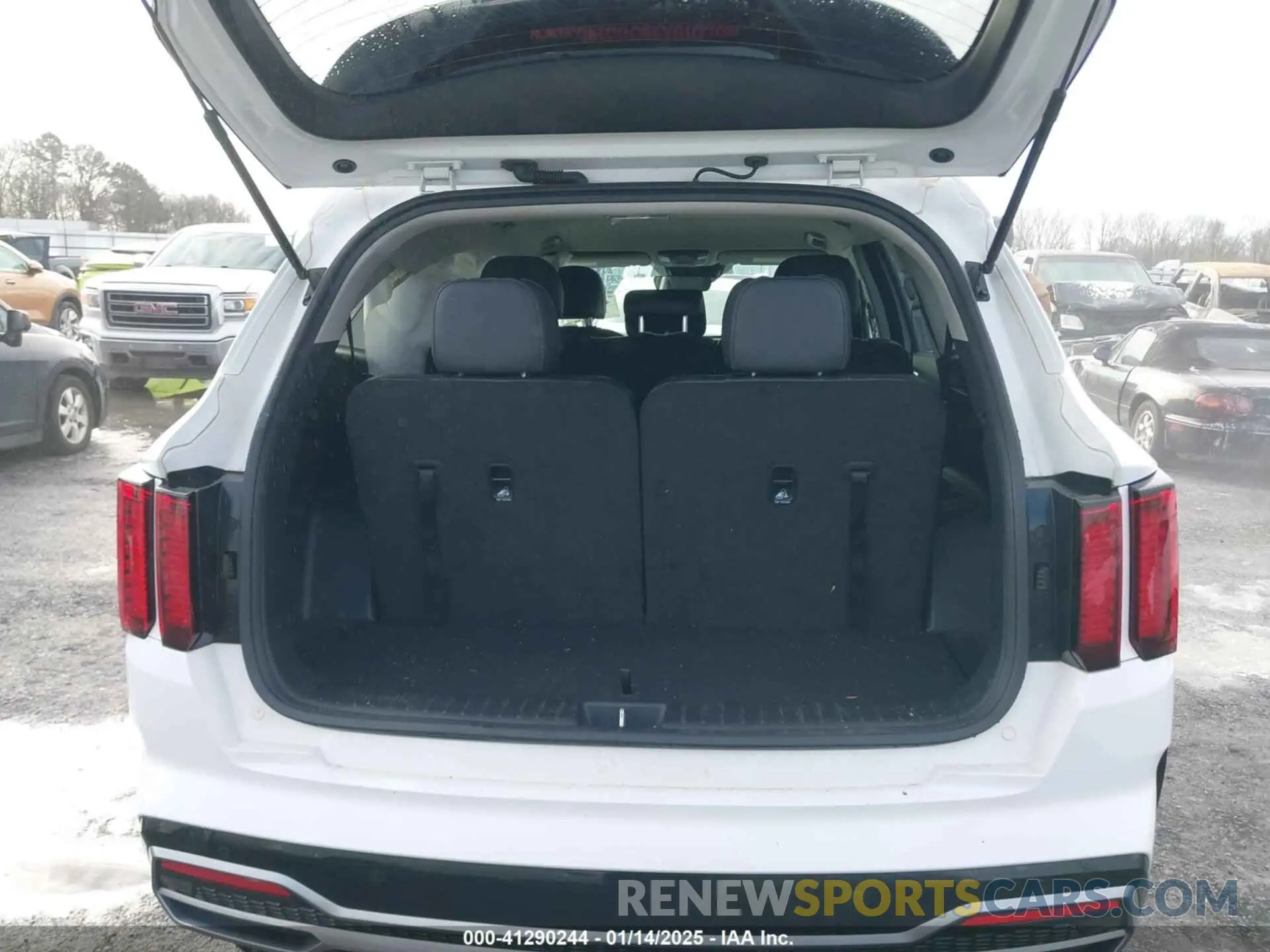 17 fotografías del automóvil dañado 5XYRL4LC0PG241301 KIA SORENTO 2023