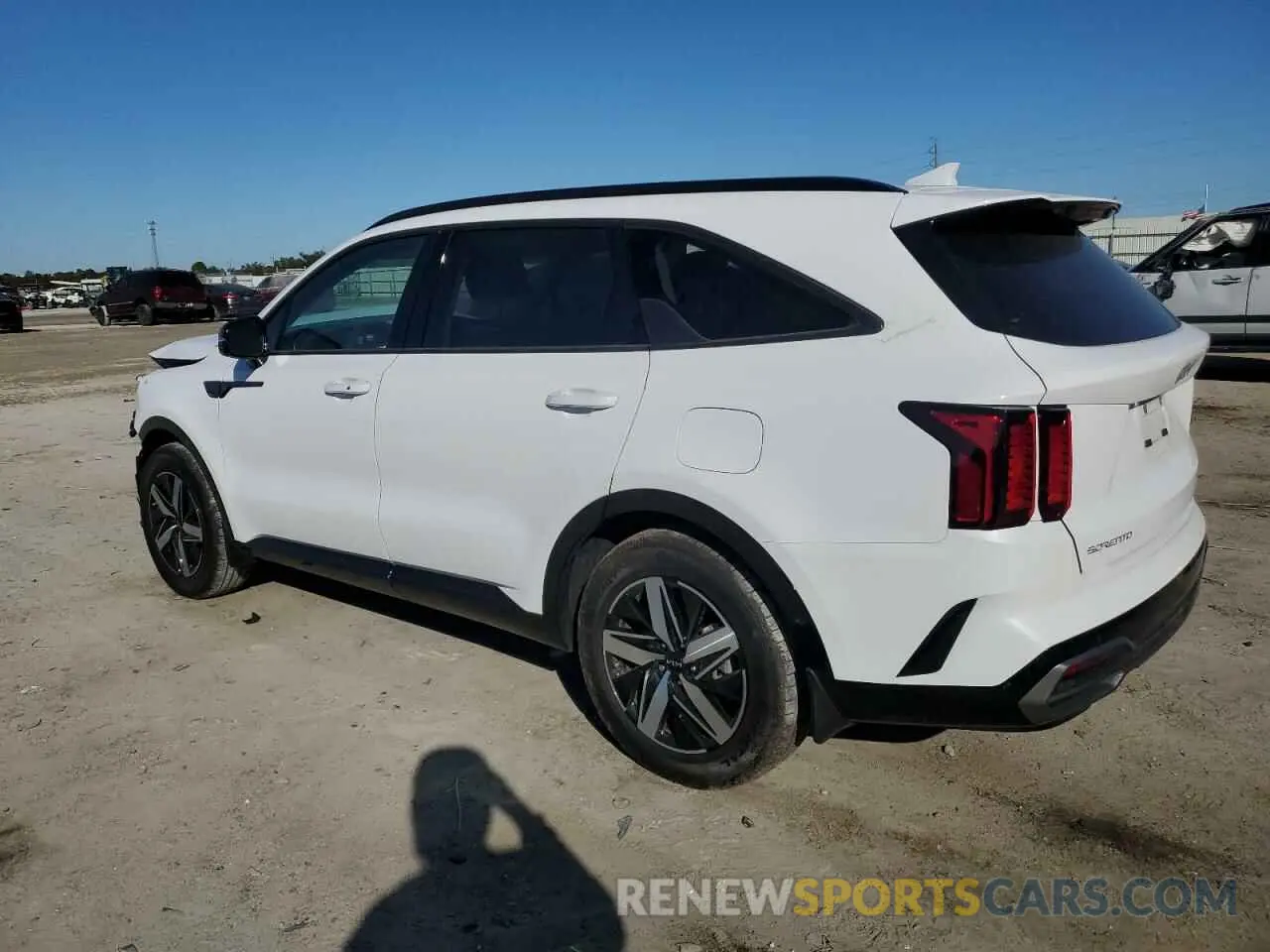 2 fotografías del automóvil dañado 5XYRL4LC1PG220232 KIA SORENTO 2023