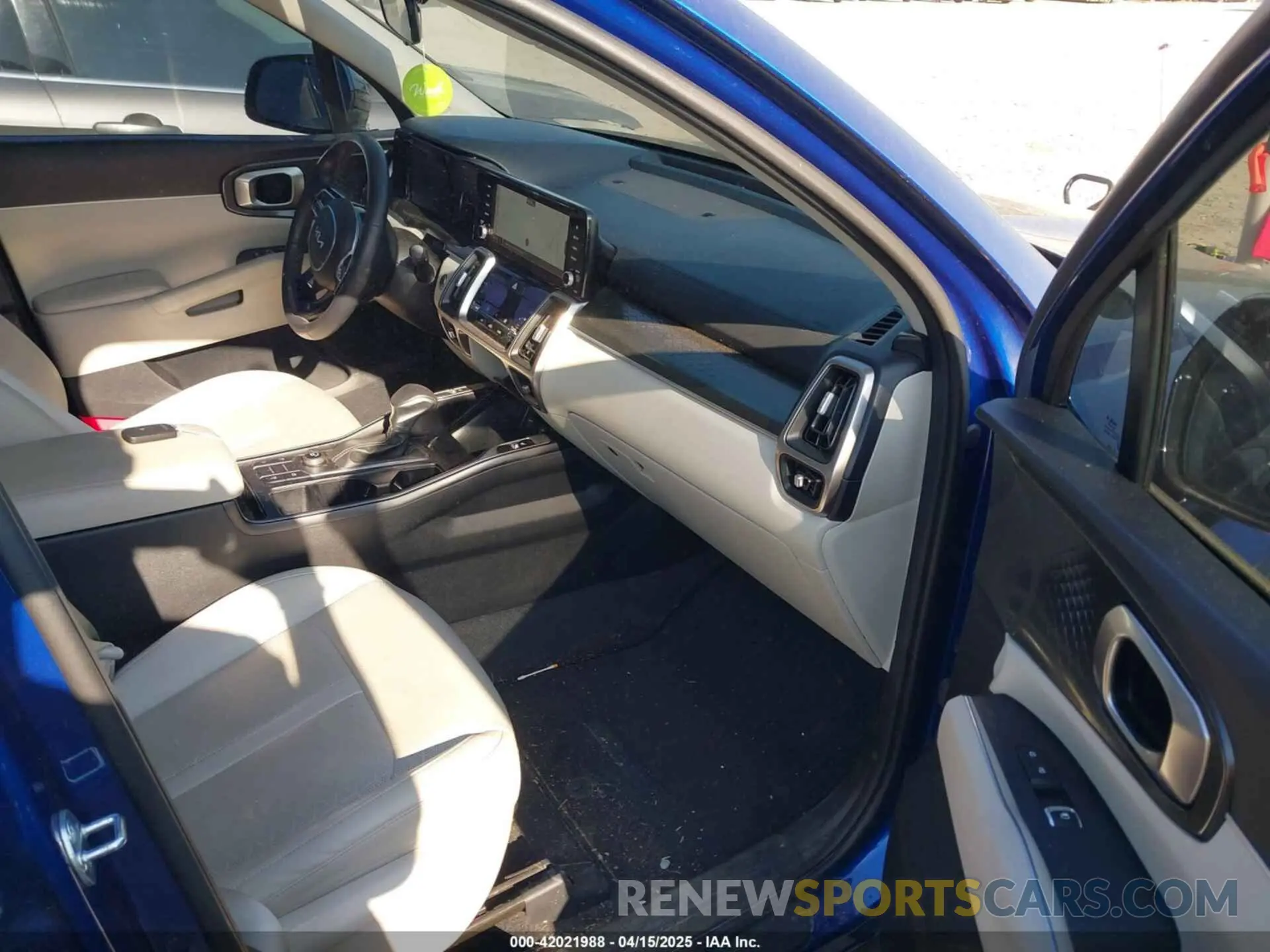 5 fotografías del automóvil dañado 5XYRL4LC3PG204758 KIA SORENTO 2023