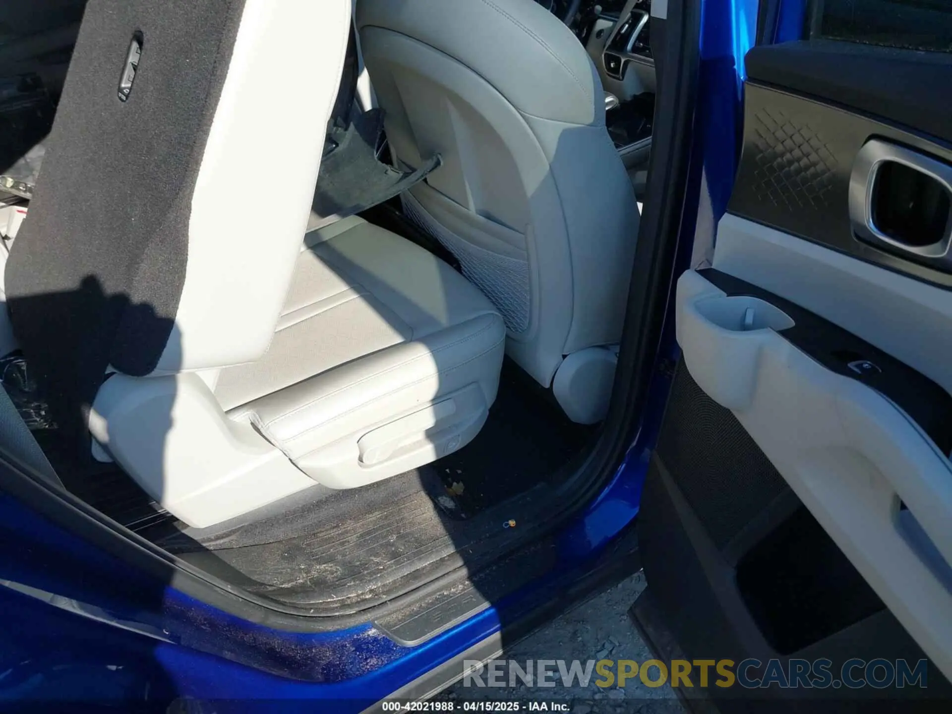 8 fotografías del automóvil dañado 5XYRL4LC3PG204758 KIA SORENTO 2023