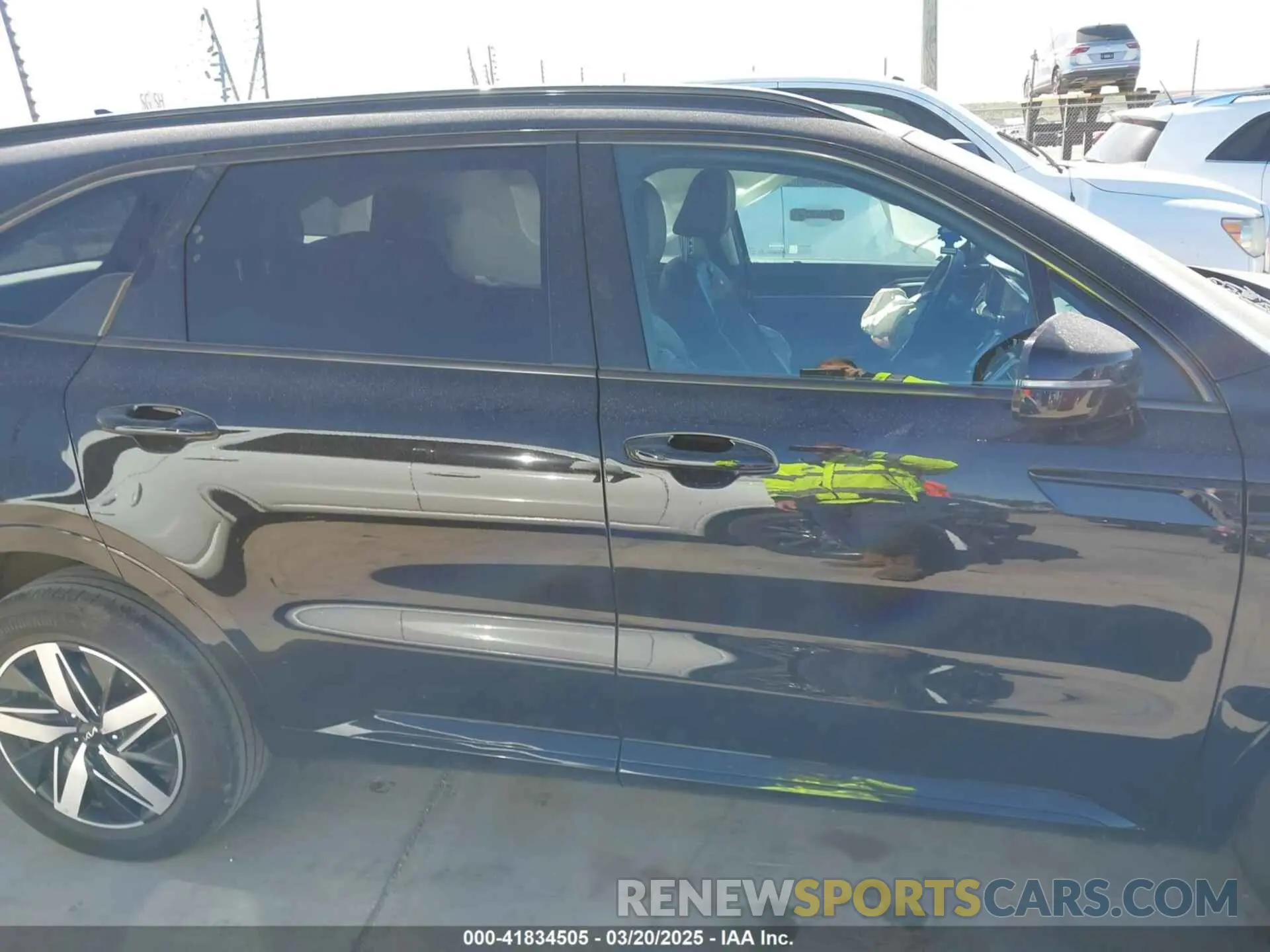 12 fotografías del automóvil dañado 5XYRL4LC3PG221978 KIA SORENTO 2023