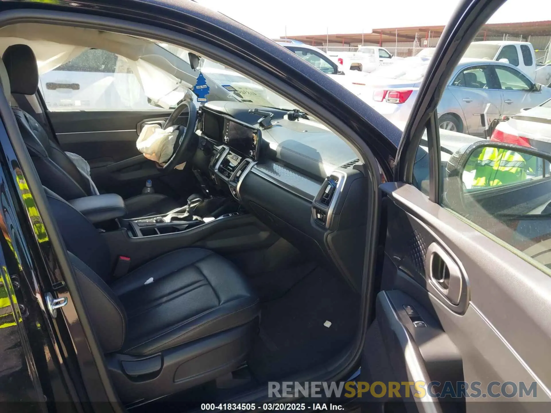 5 fotografías del automóvil dañado 5XYRL4LC3PG221978 KIA SORENTO 2023