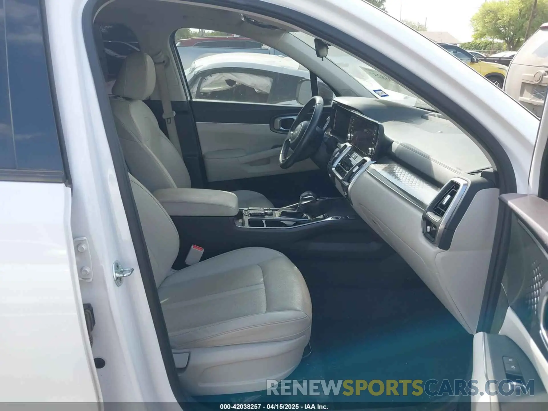 5 fotografías del automóvil dañado 5XYRL4LC5PG161914 KIA SORENTO 2023