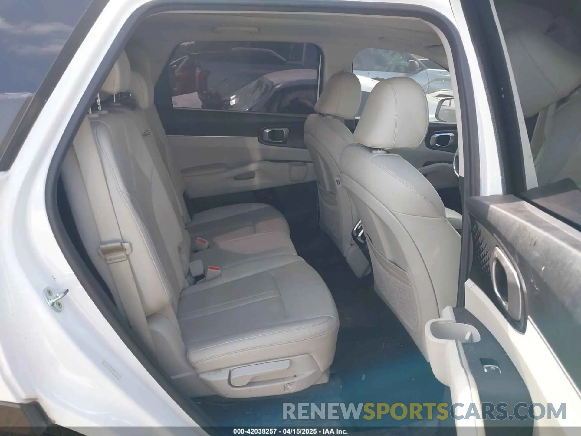 8 fotografías del automóvil dañado 5XYRL4LC5PG161914 KIA SORENTO 2023