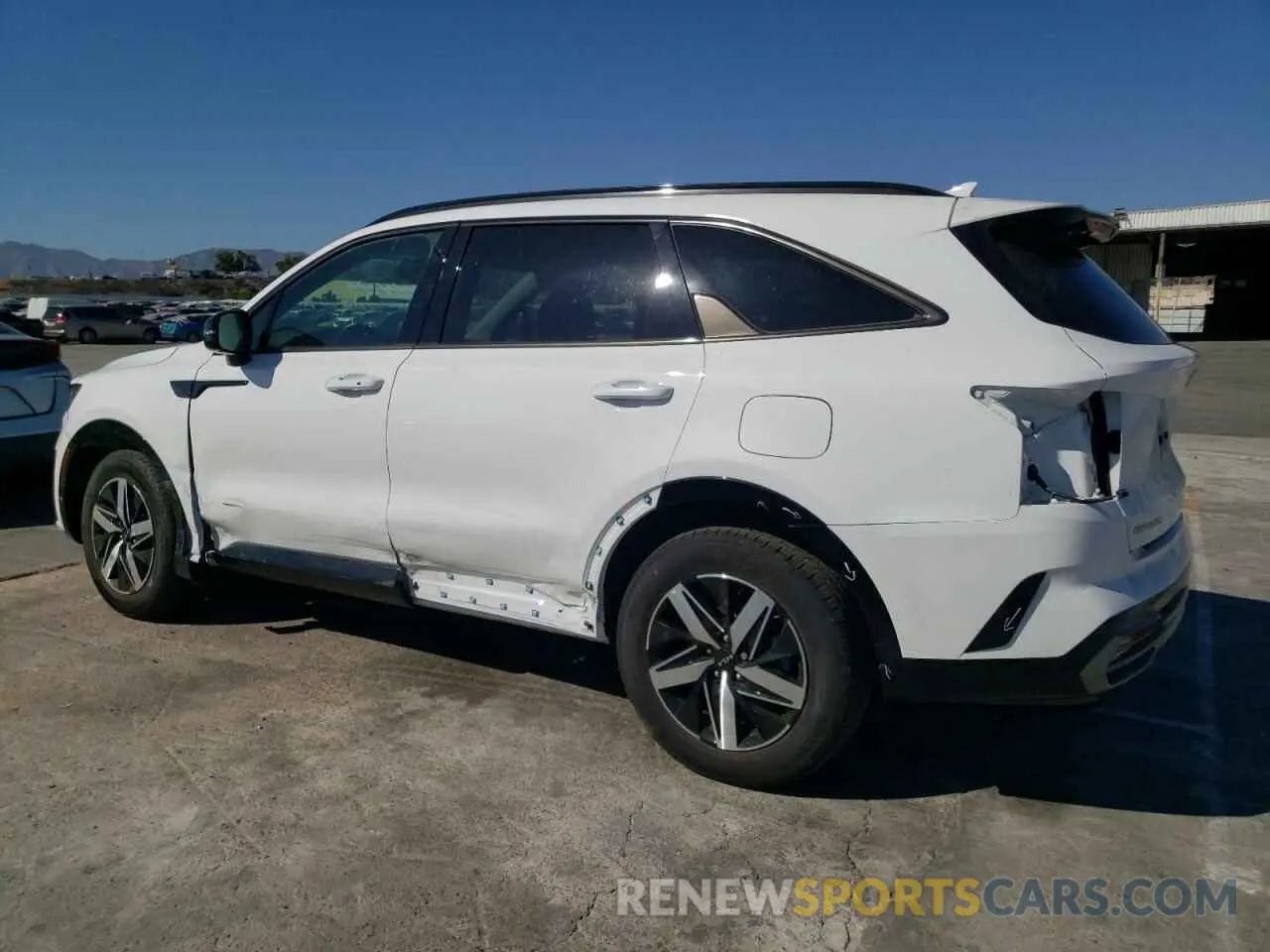 2 fotografías del automóvil dañado 5XYRL4LC6PG237947 KIA SORENTO 2023