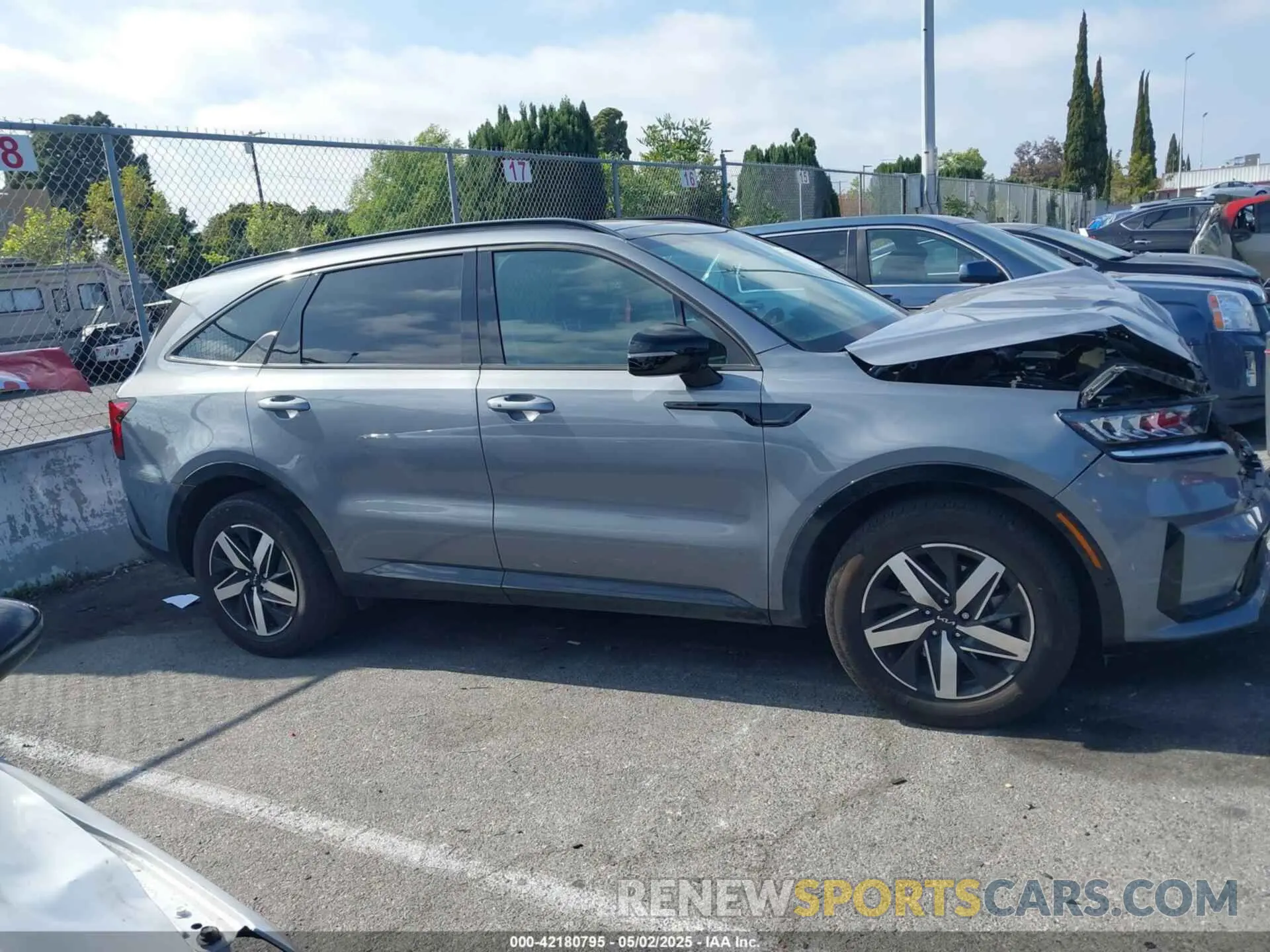 13 fotografías del automóvil dañado 5XYRL4LC6PG245613 KIA SORENTO 2023