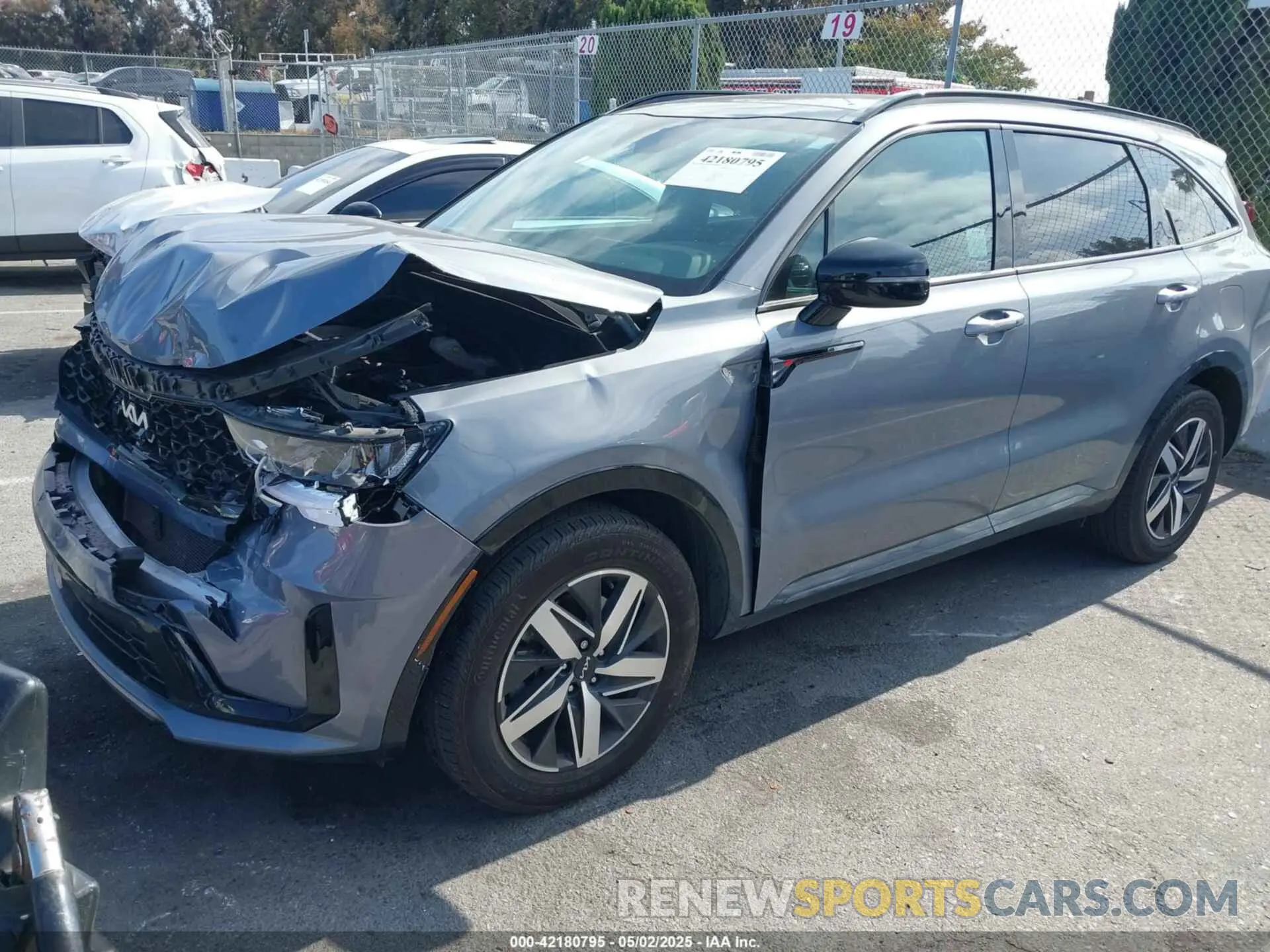 2 fotografías del automóvil dañado 5XYRL4LC6PG245613 KIA SORENTO 2023