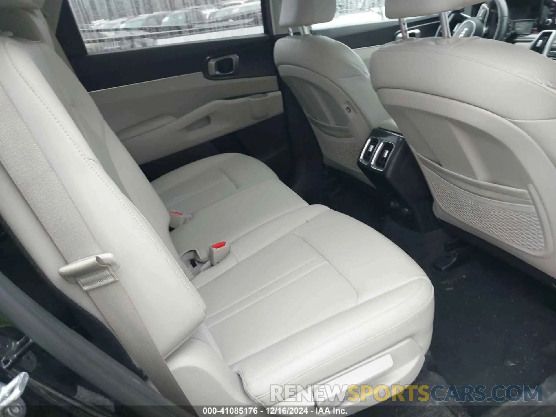 8 fotografías del automóvil dañado 5XYRL4LC7PG222843 KIA SORENTO 2023