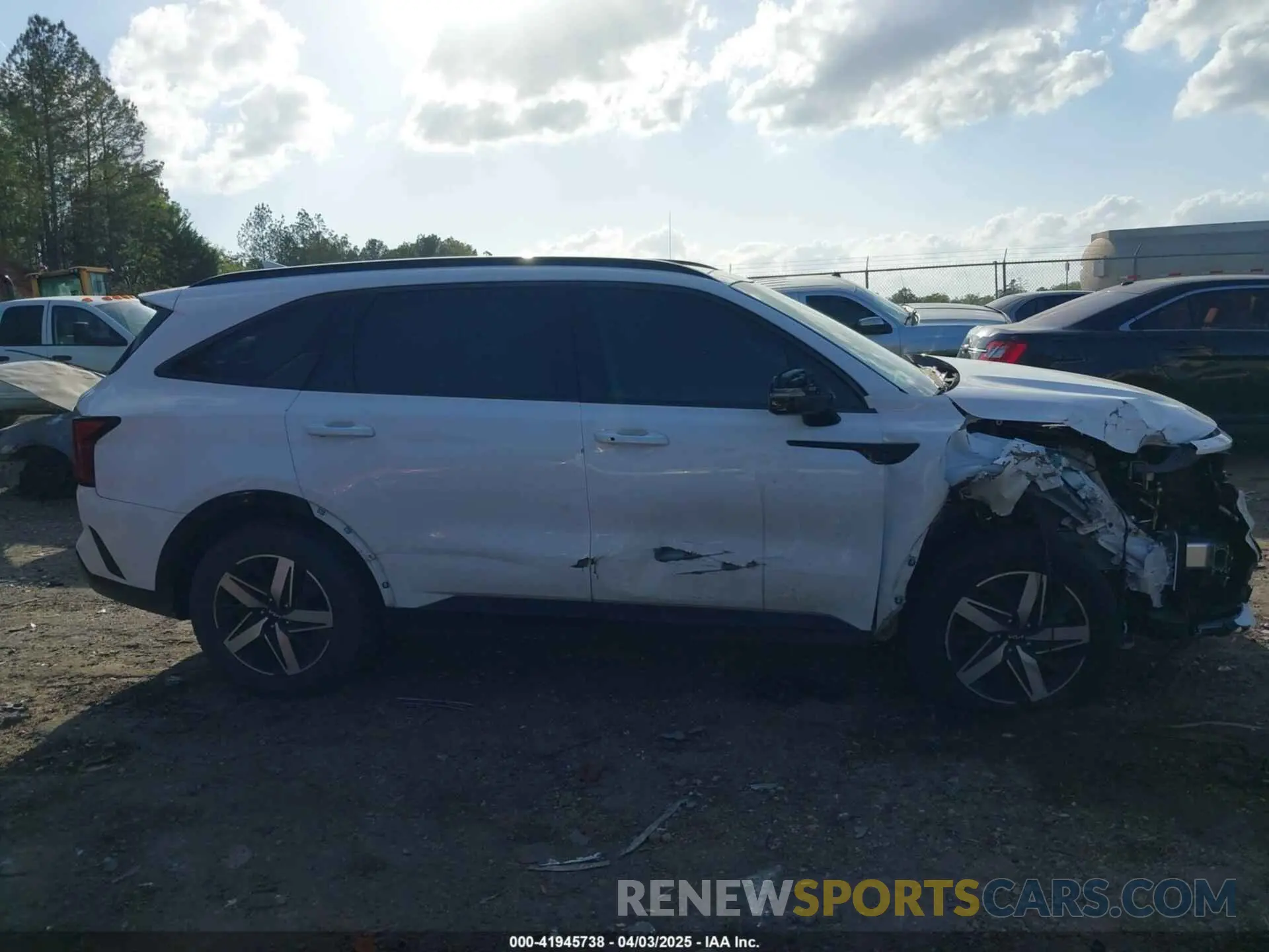 13 fotografías del automóvil dañado 5XYRL4LC8PG181204 KIA SORENTO 2023