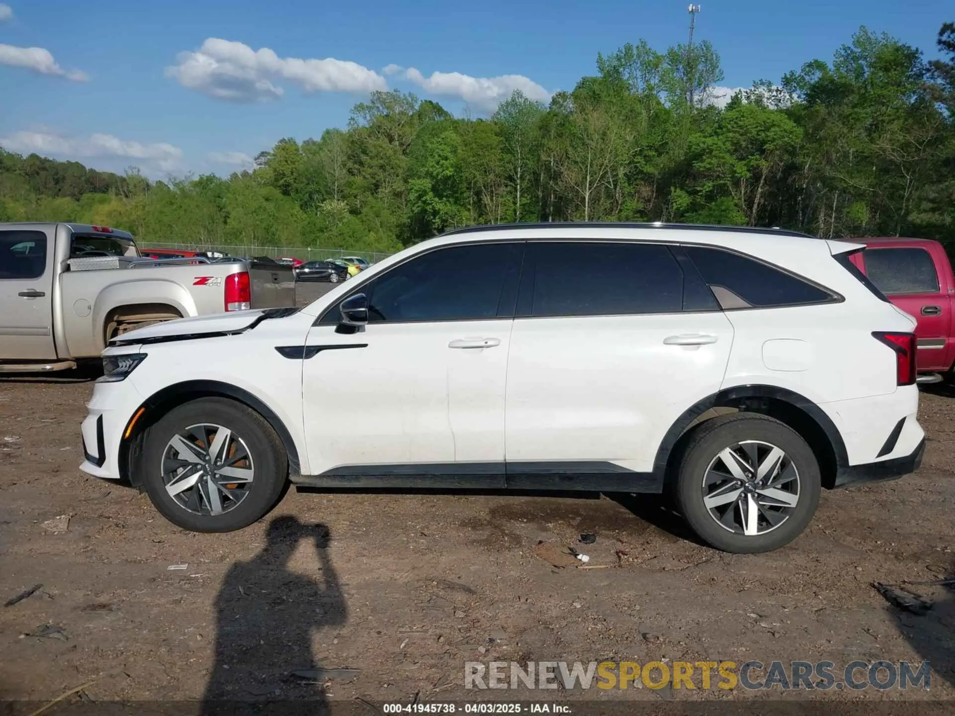 14 fotografías del automóvil dañado 5XYRL4LC8PG181204 KIA SORENTO 2023