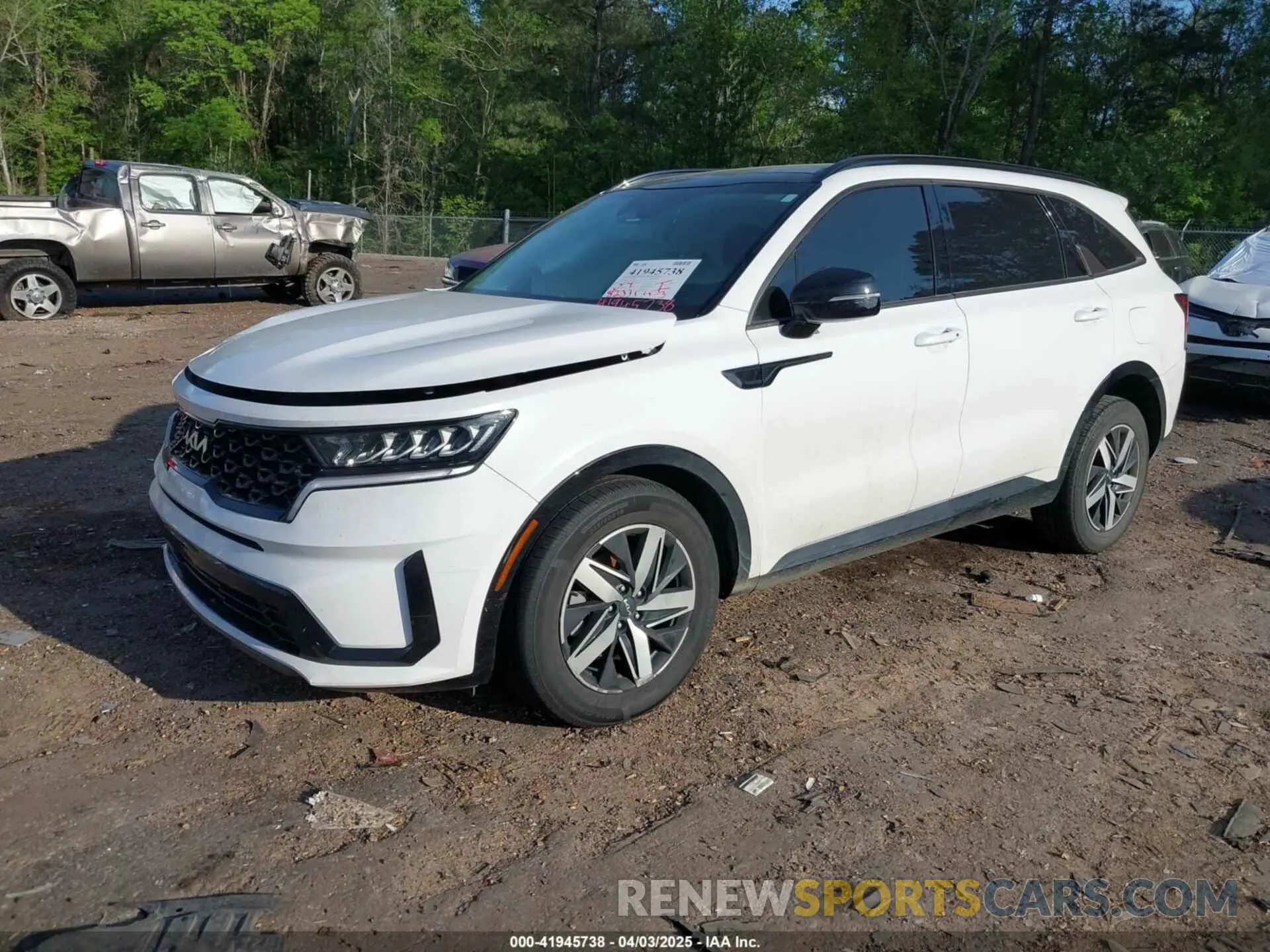 2 fotografías del automóvil dañado 5XYRL4LC8PG181204 KIA SORENTO 2023