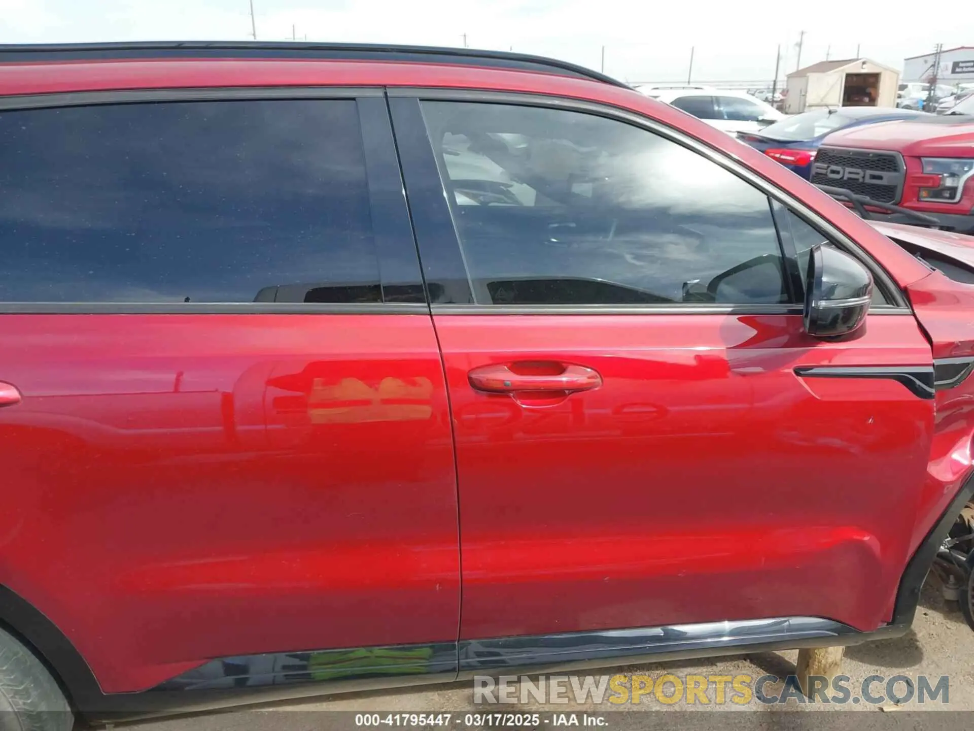 14 fotografías del automóvil dañado 5XYRL4LCXPG188008 KIA SORENTO 2023