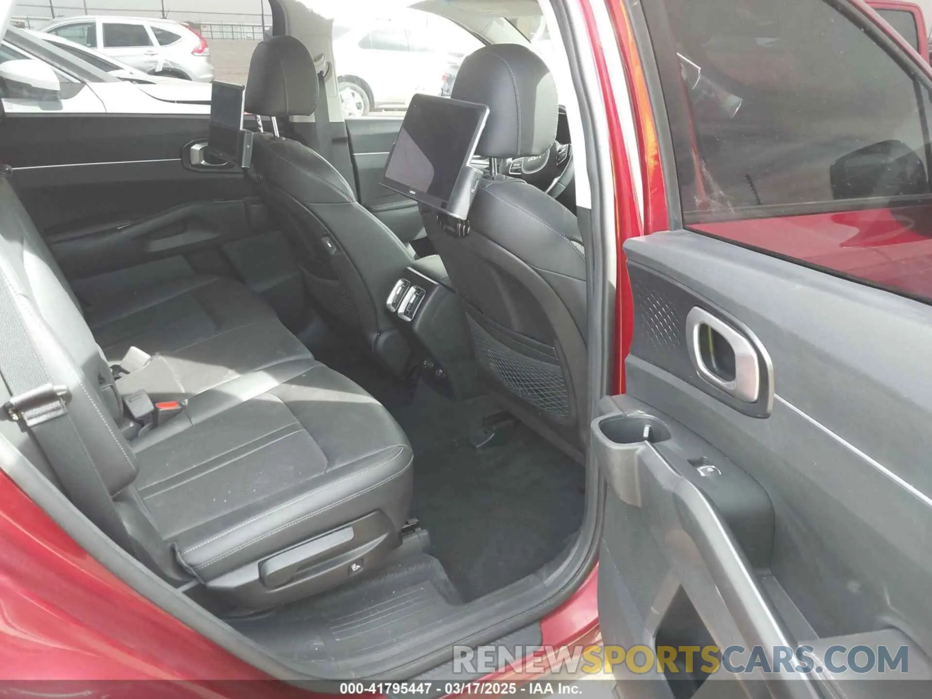 8 fotografías del automóvil dañado 5XYRL4LCXPG188008 KIA SORENTO 2023