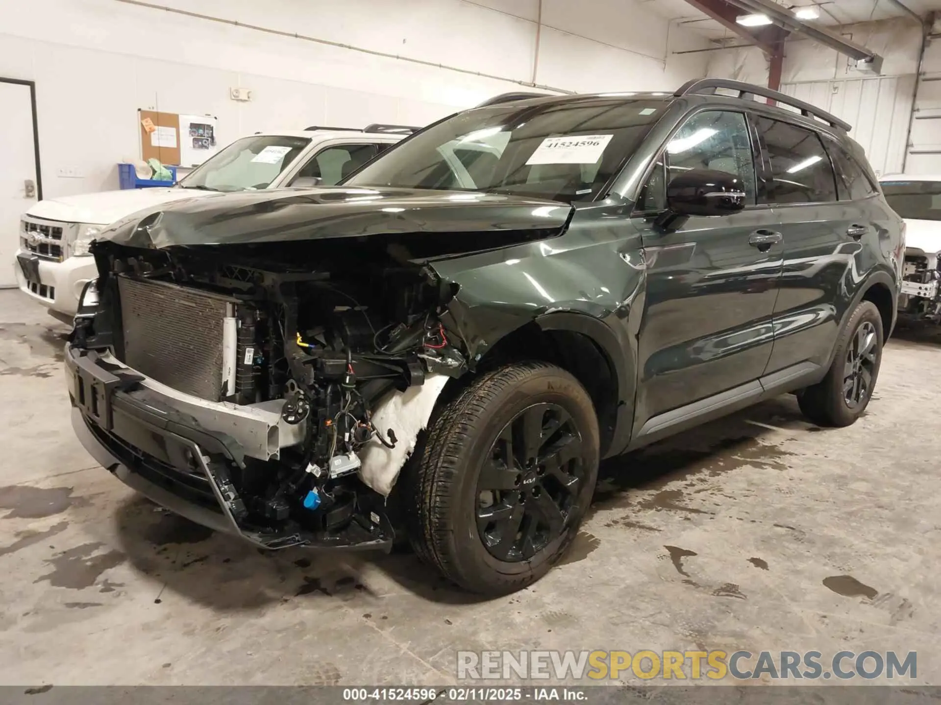2 fotografías del automóvil dañado 5XYRLDLC8PG220664 KIA SORENTO 2023