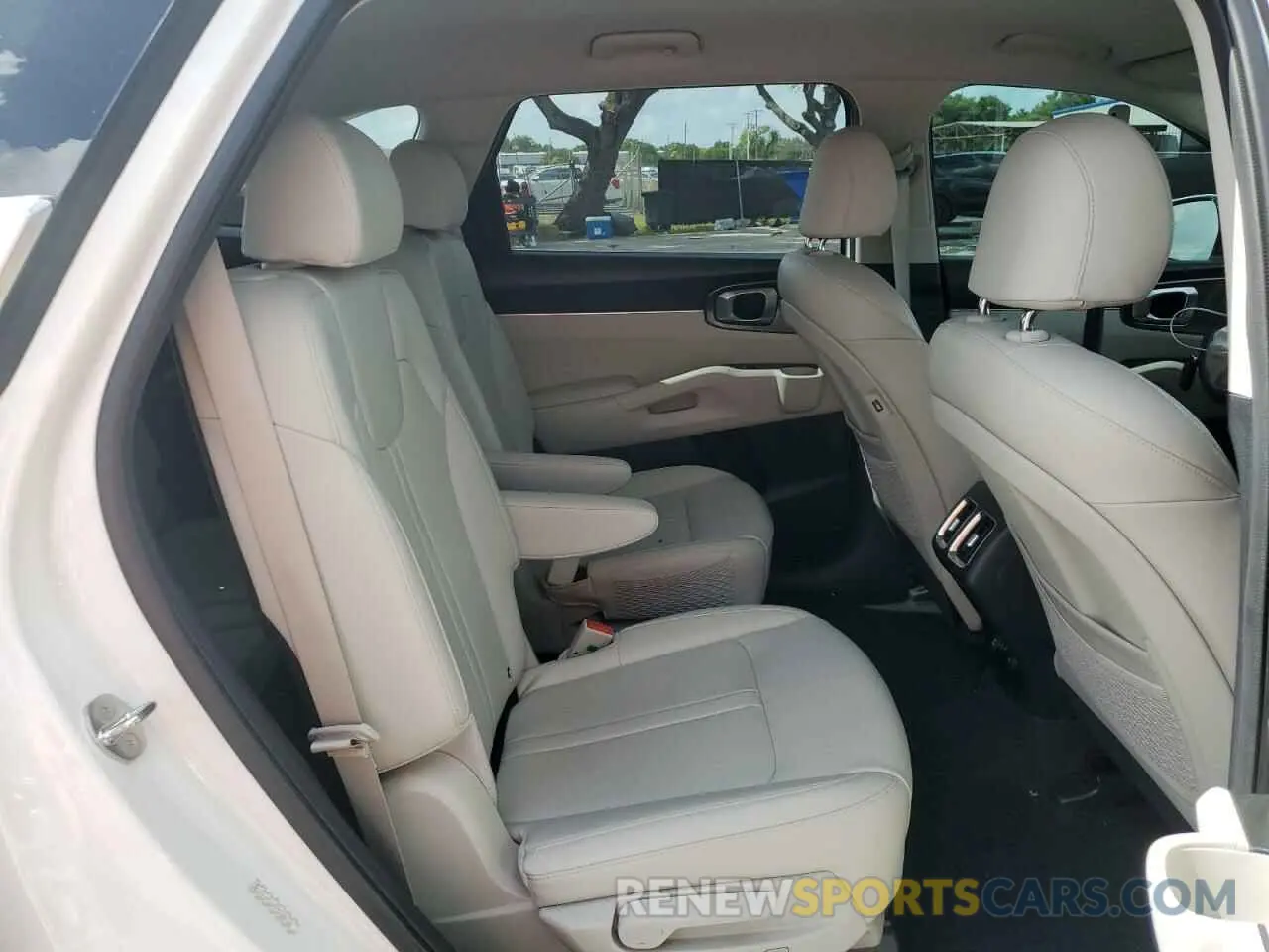 12 fotografías del automóvil dañado KNDRH4LG0P5208554 KIA SORENTO 2023