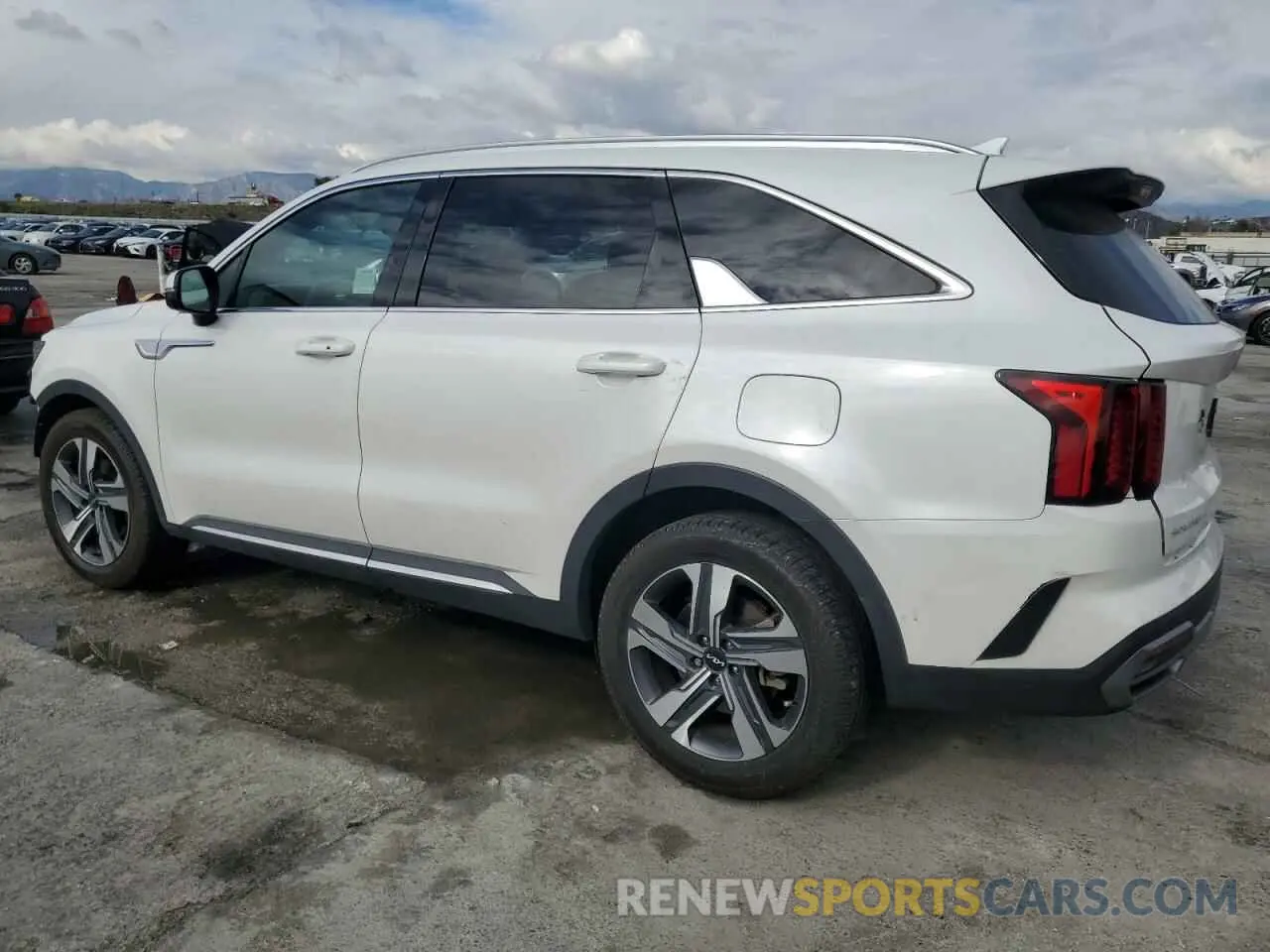 2 fotografías del automóvil dañado KNDRHDLG0P5161512 KIA SORENTO 2023