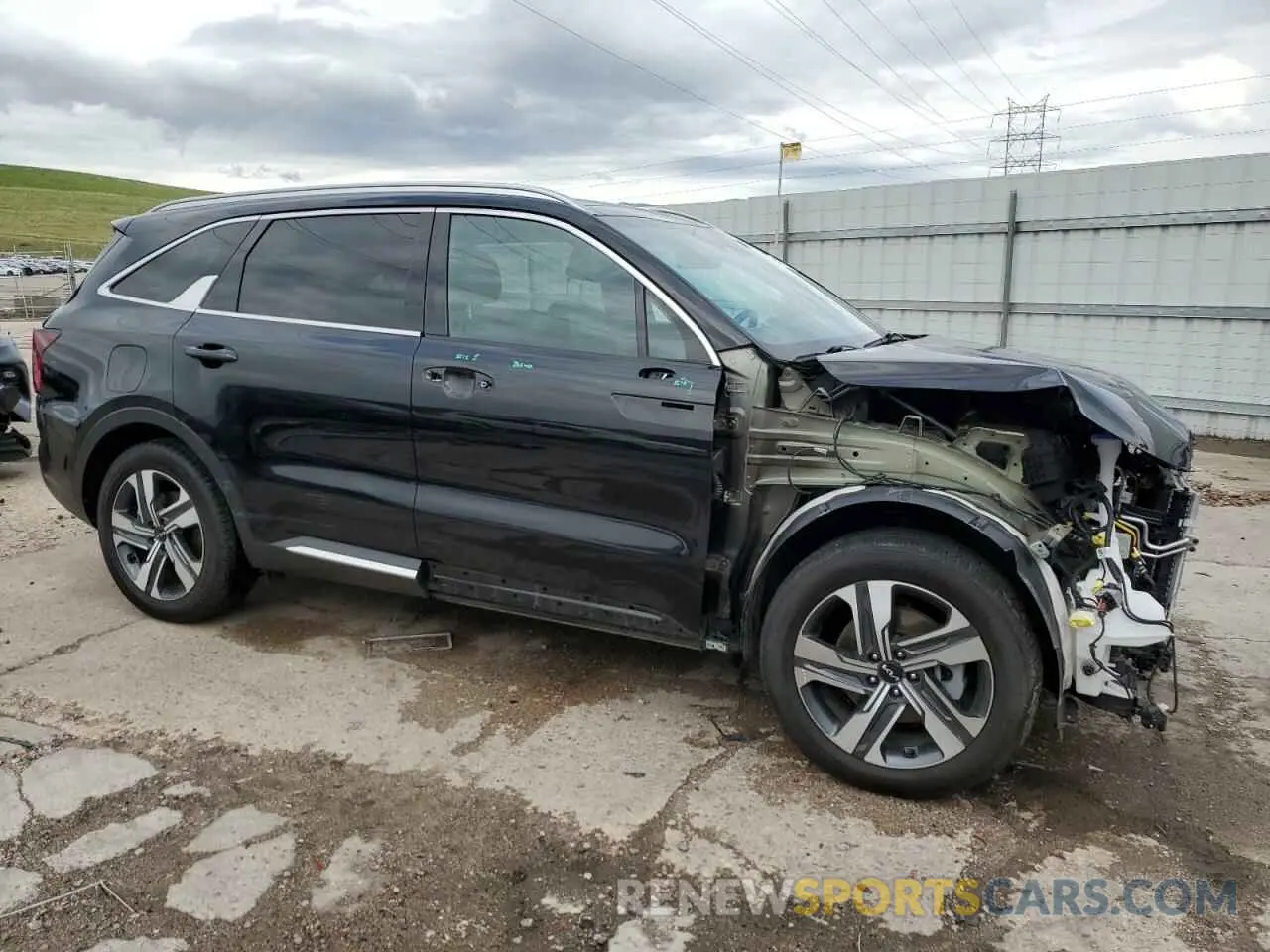 4 fotografías del automóvil dañado KNDRMDLHXP5213992 KIA SORENTO 2023