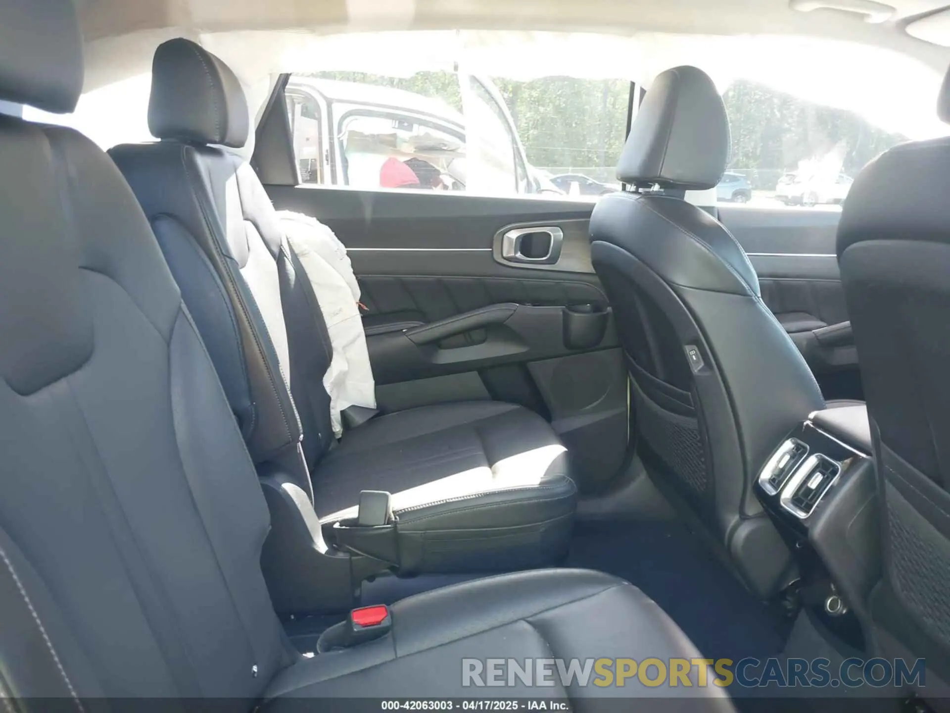 8 fotografías del automóvil dañado 5XYRKDJF9RG259993 KIA SORENTO 2024
