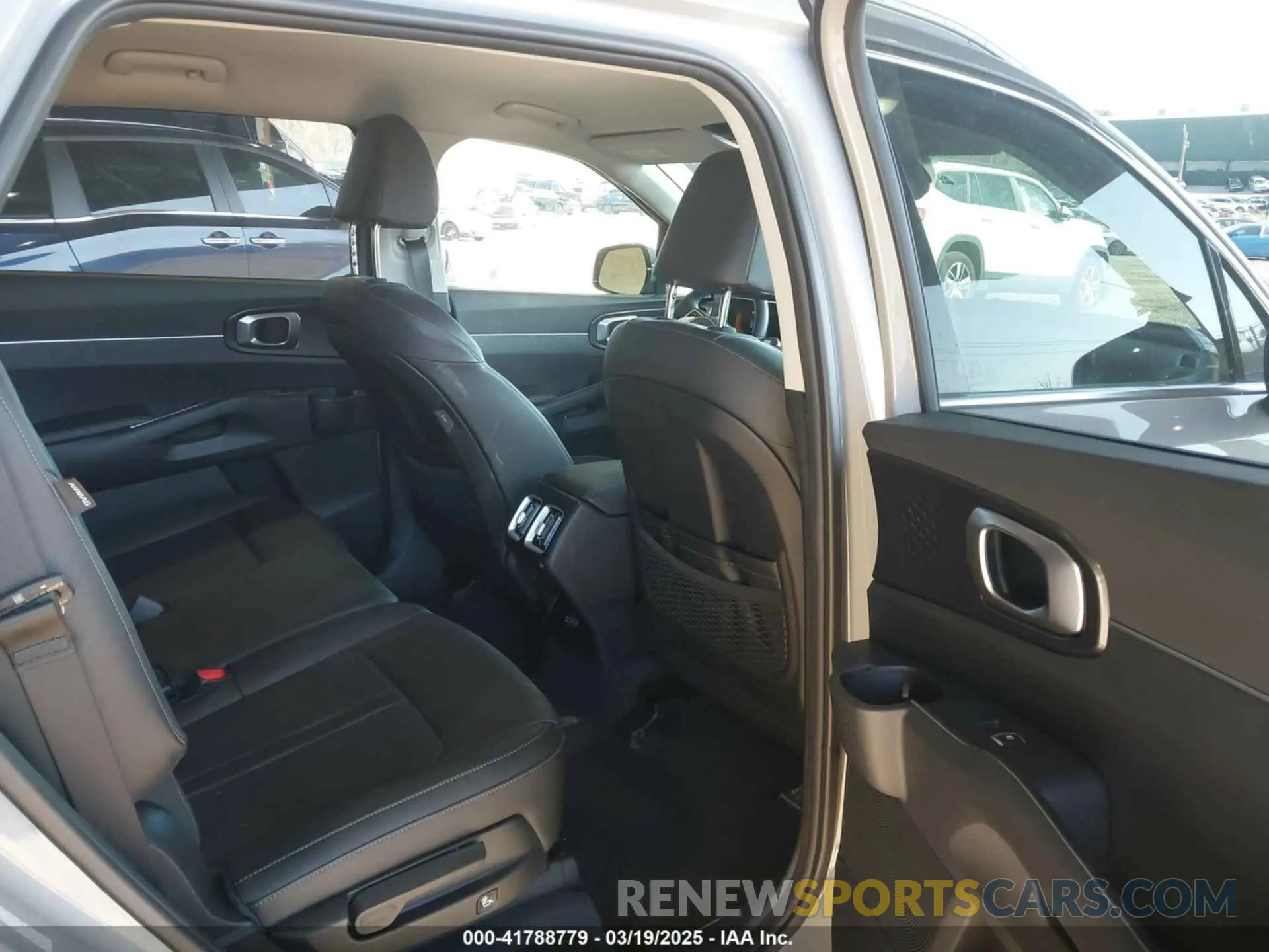 8 fotografías del automóvil dañado 5XYRLDJC0RG281593 KIA SORENTO 2024