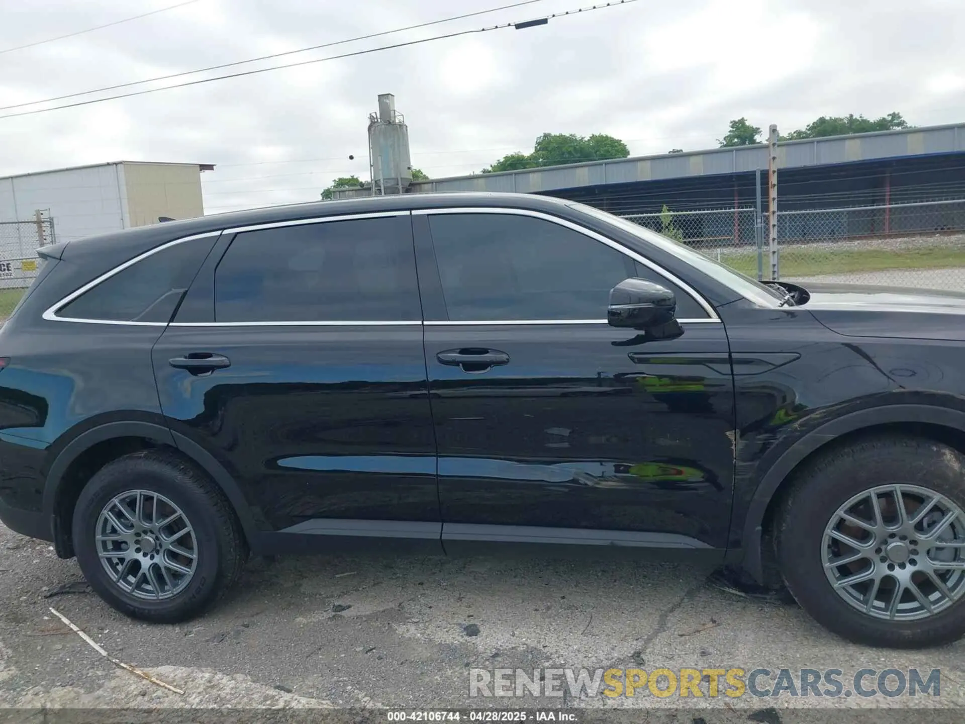 13 fotografías del automóvil dañado 5XYRG4JC5SG327607 KIA SORENTO 2025