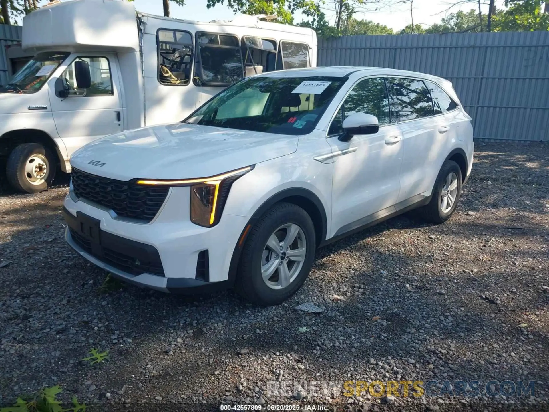 2 fotografías del automóvil dañado 5XYRG4JC7SG318052 KIA SORENTO 2025