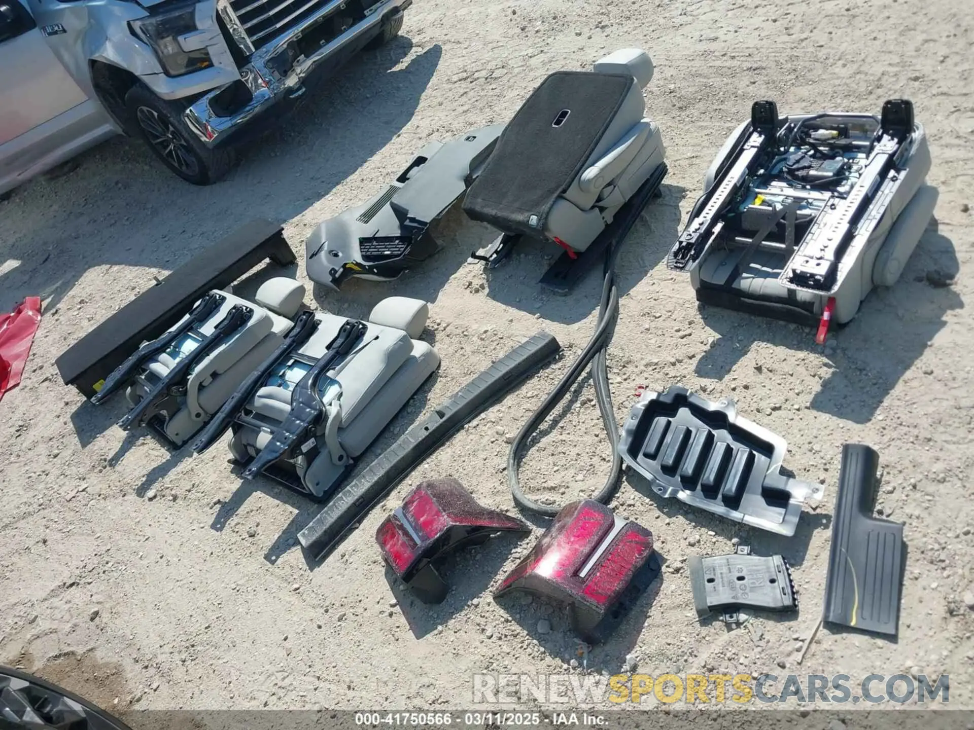 12 fotografías del automóvil dañado 5XYRH4JF9SG325771 KIA SORENTO 2025