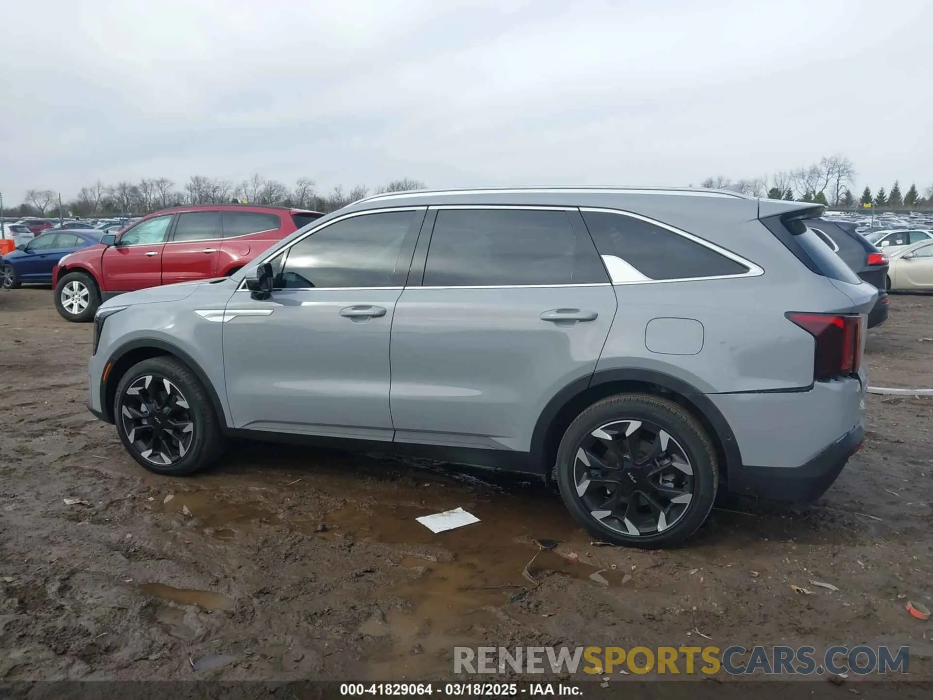 14 fotografías del automóvil dañado 5XYRK4JF1SG323059 KIA SORENTO 2025