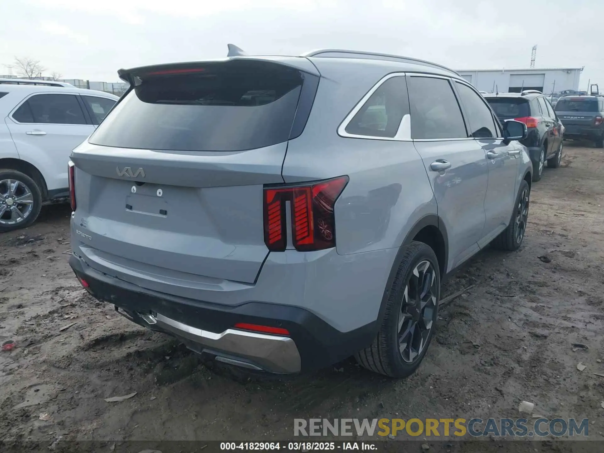 4 fotografías del automóvil dañado 5XYRK4JF1SG323059 KIA SORENTO 2025
