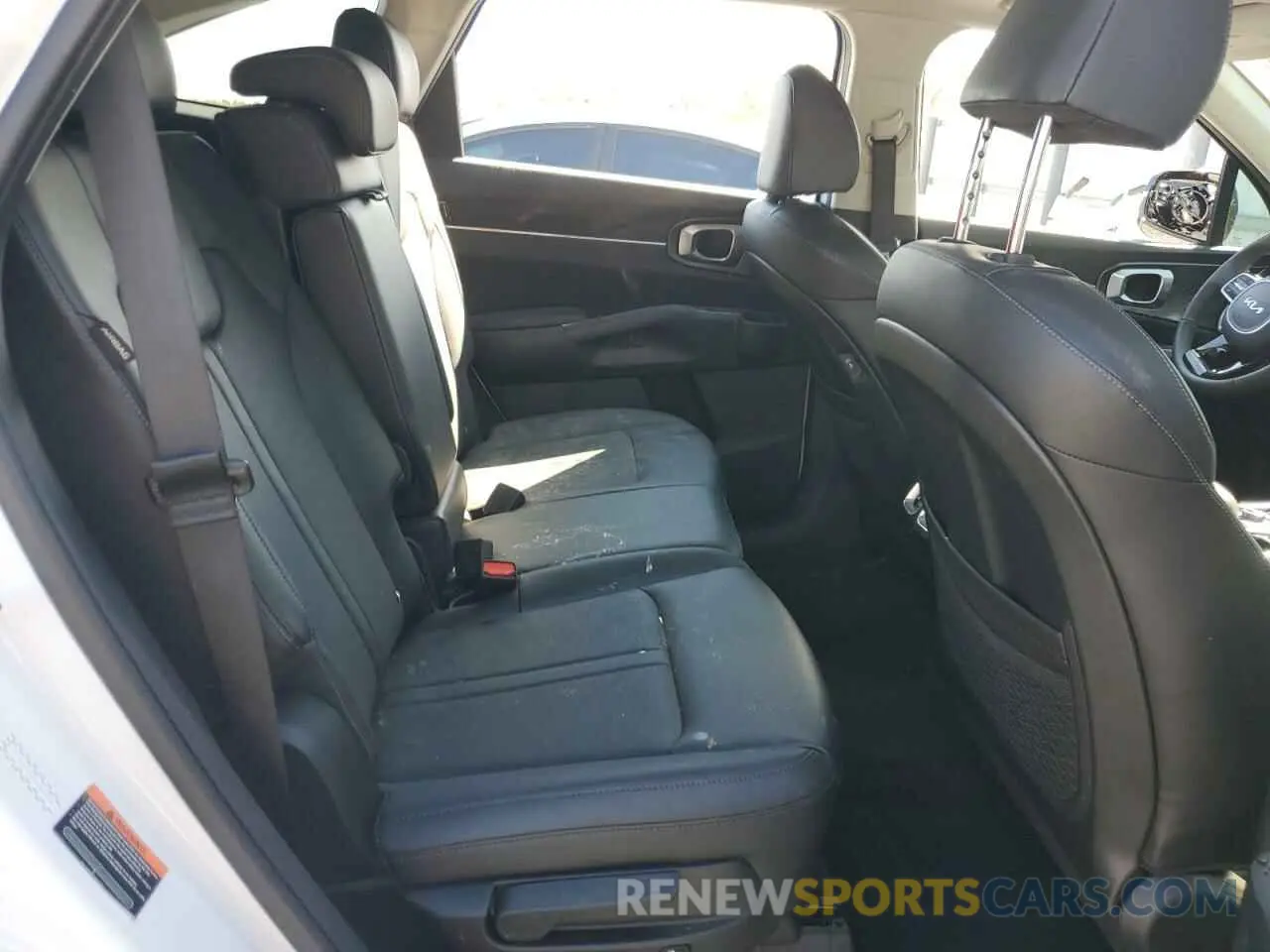 11 fotografías del automóvil dañado 5XYRL4JC2SG340102 KIA SORENTO 2025