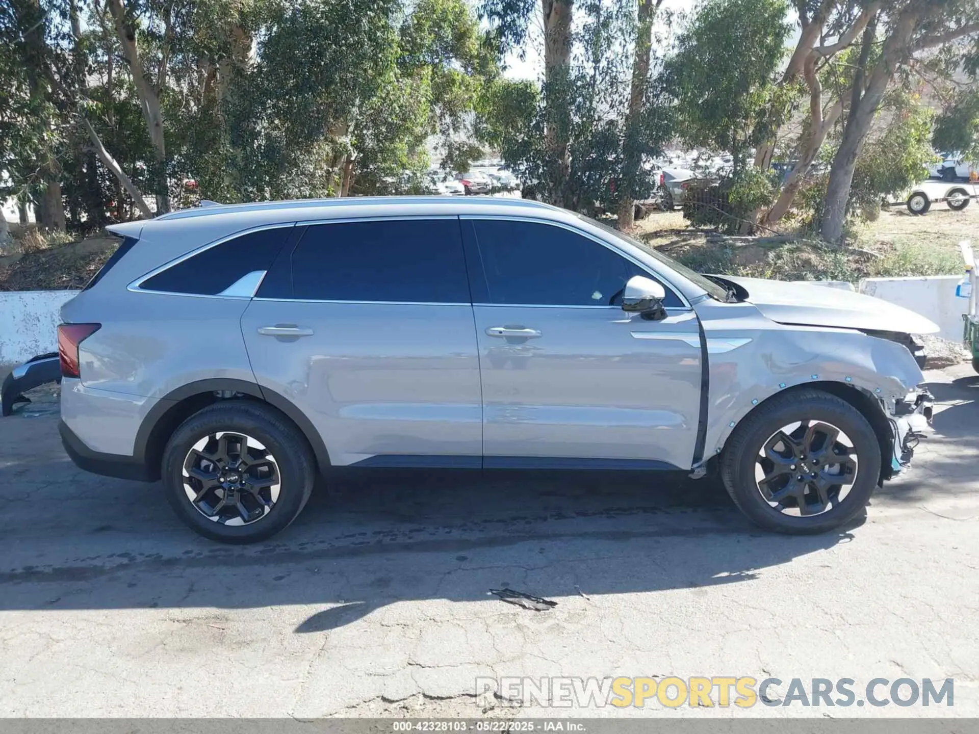 14 fotografías del automóvil dañado 5XYRL4JC4SG324838 KIA SORENTO 2025